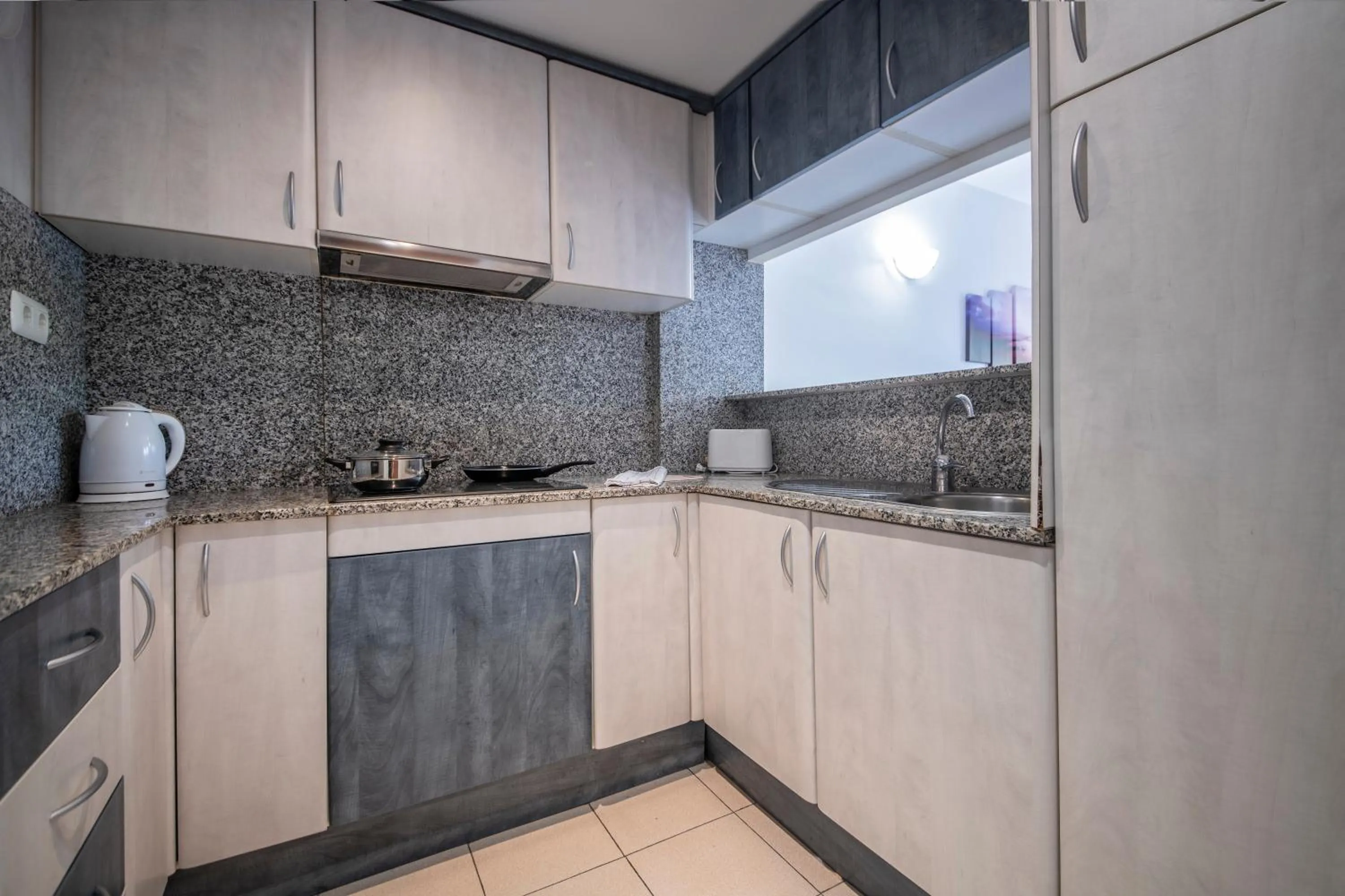 Kitchen or kitchenette in Aparthotel Marsol