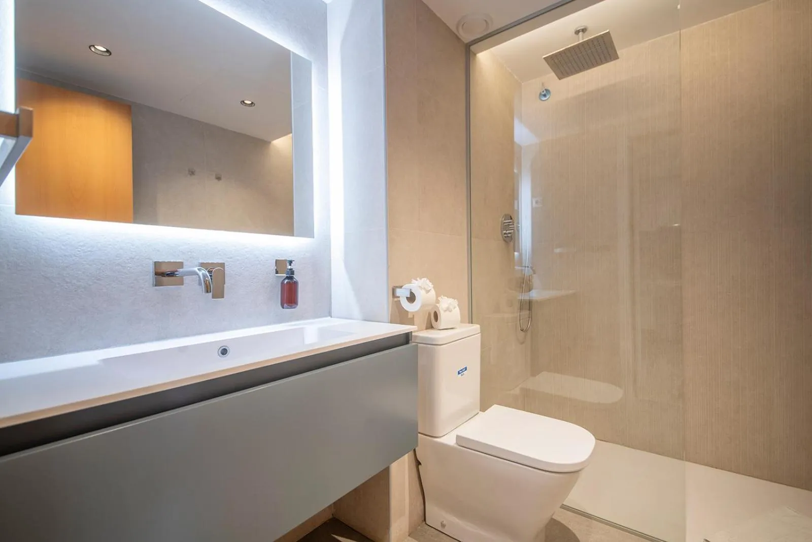 Shower in Aparthotel Marsol