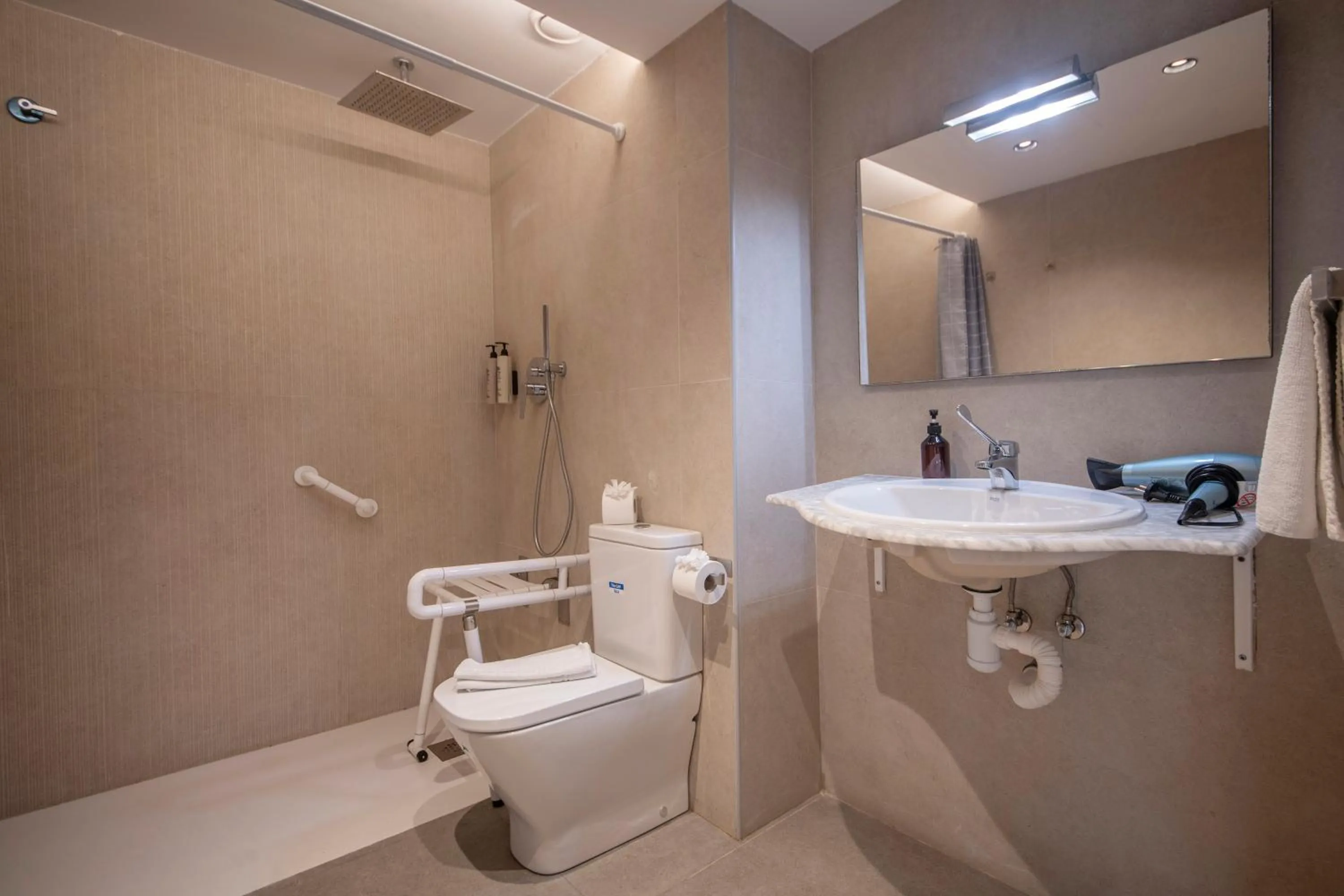 Shower in Aparthotel Marsol