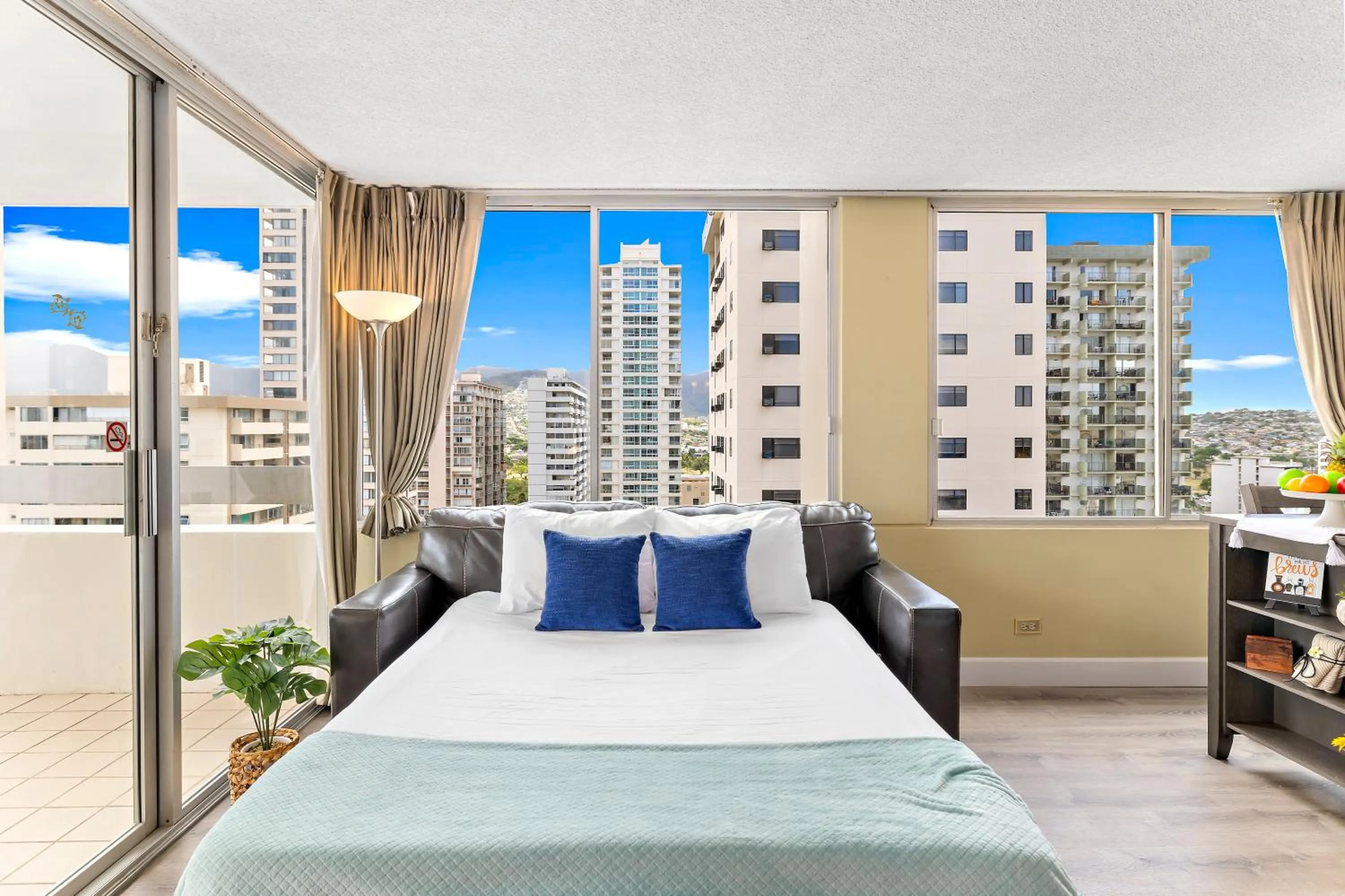 Living room, Bed in Pacific Monarch - 1 BR - Ocean and City Views!