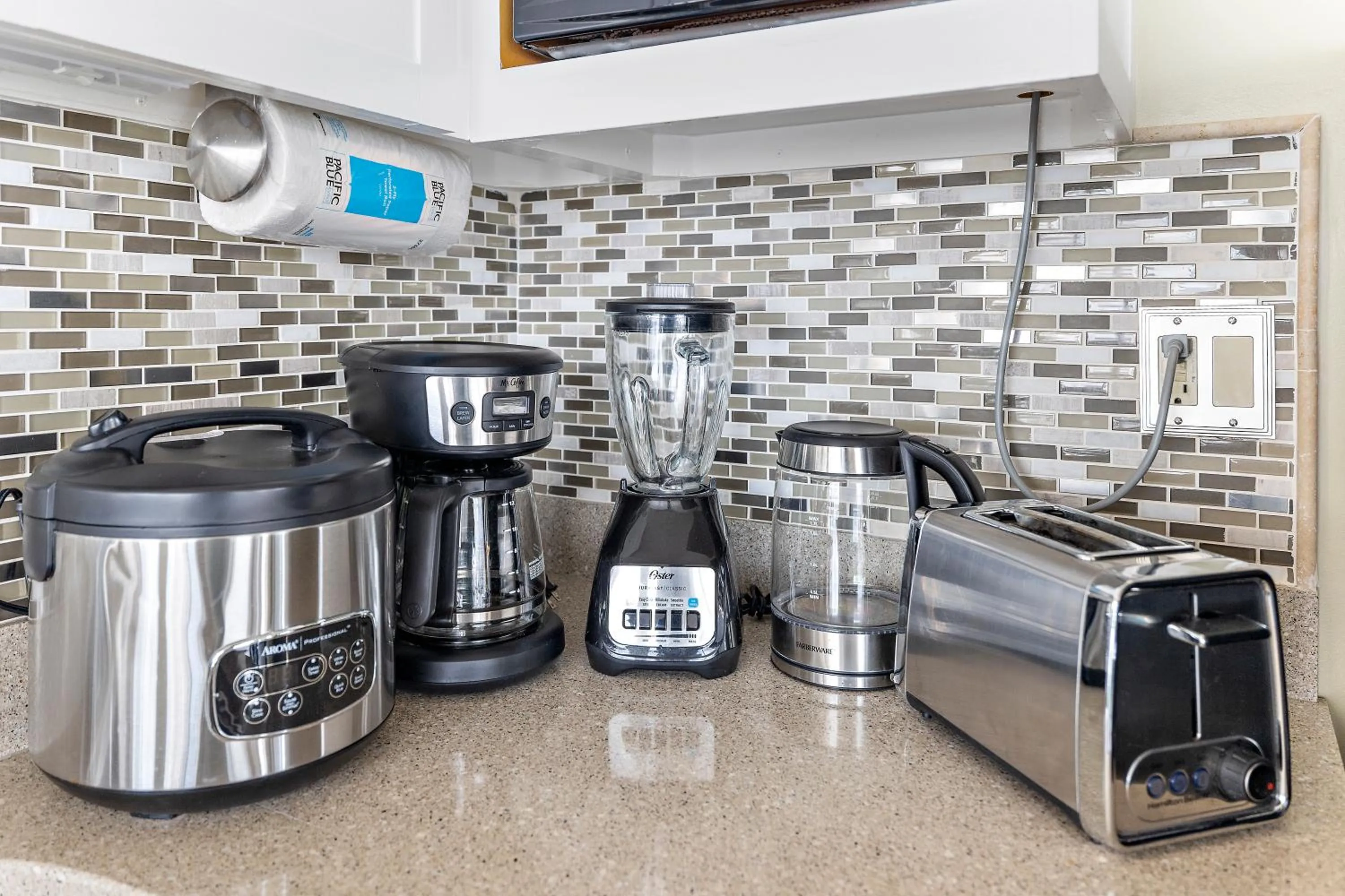 Kitchen or kitchenette in Pacific Monarch - 1 BR - Ocean and City Views!