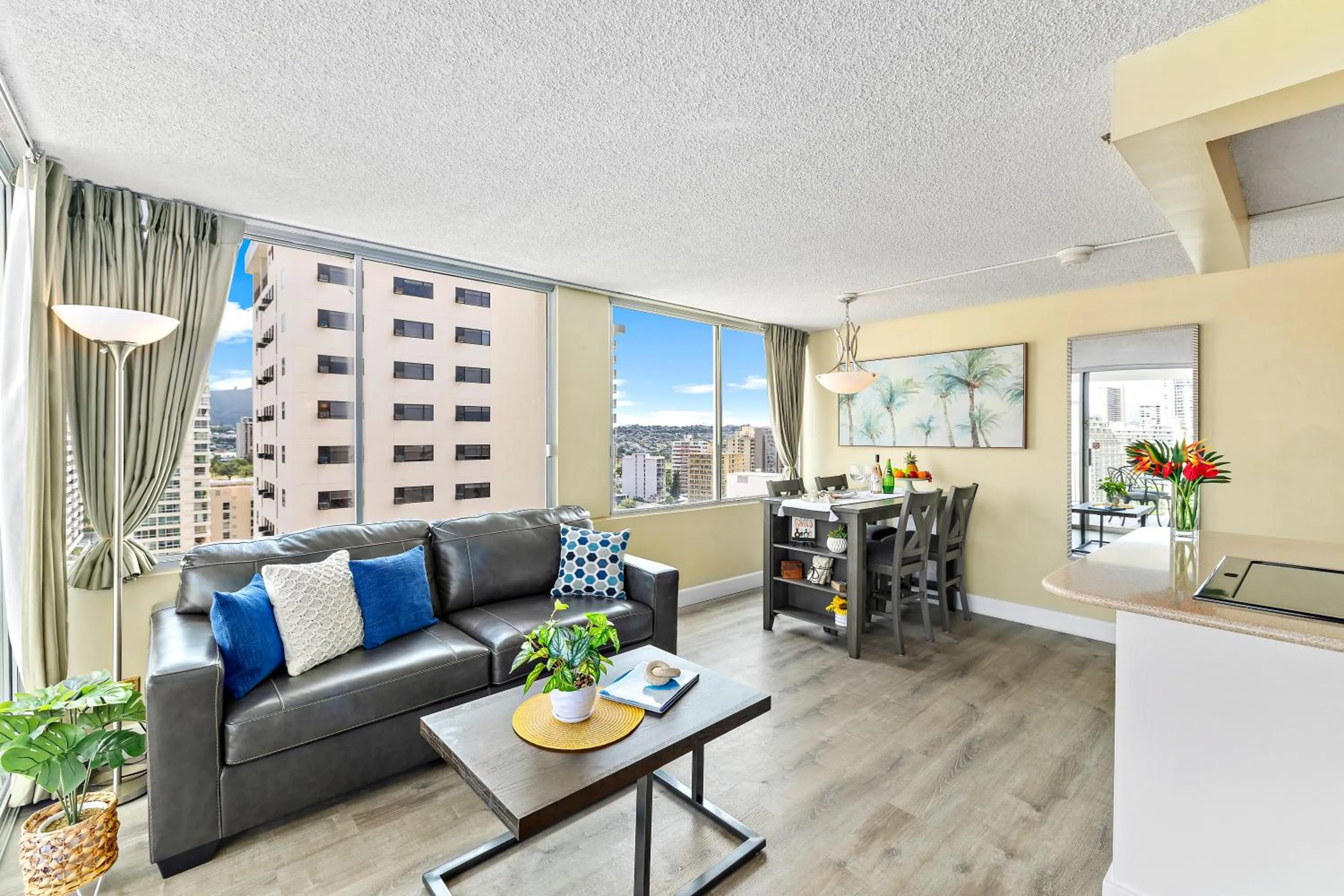 Kitchen or kitchenette in Pacific Monarch - 1 BR - Ocean and City Views!