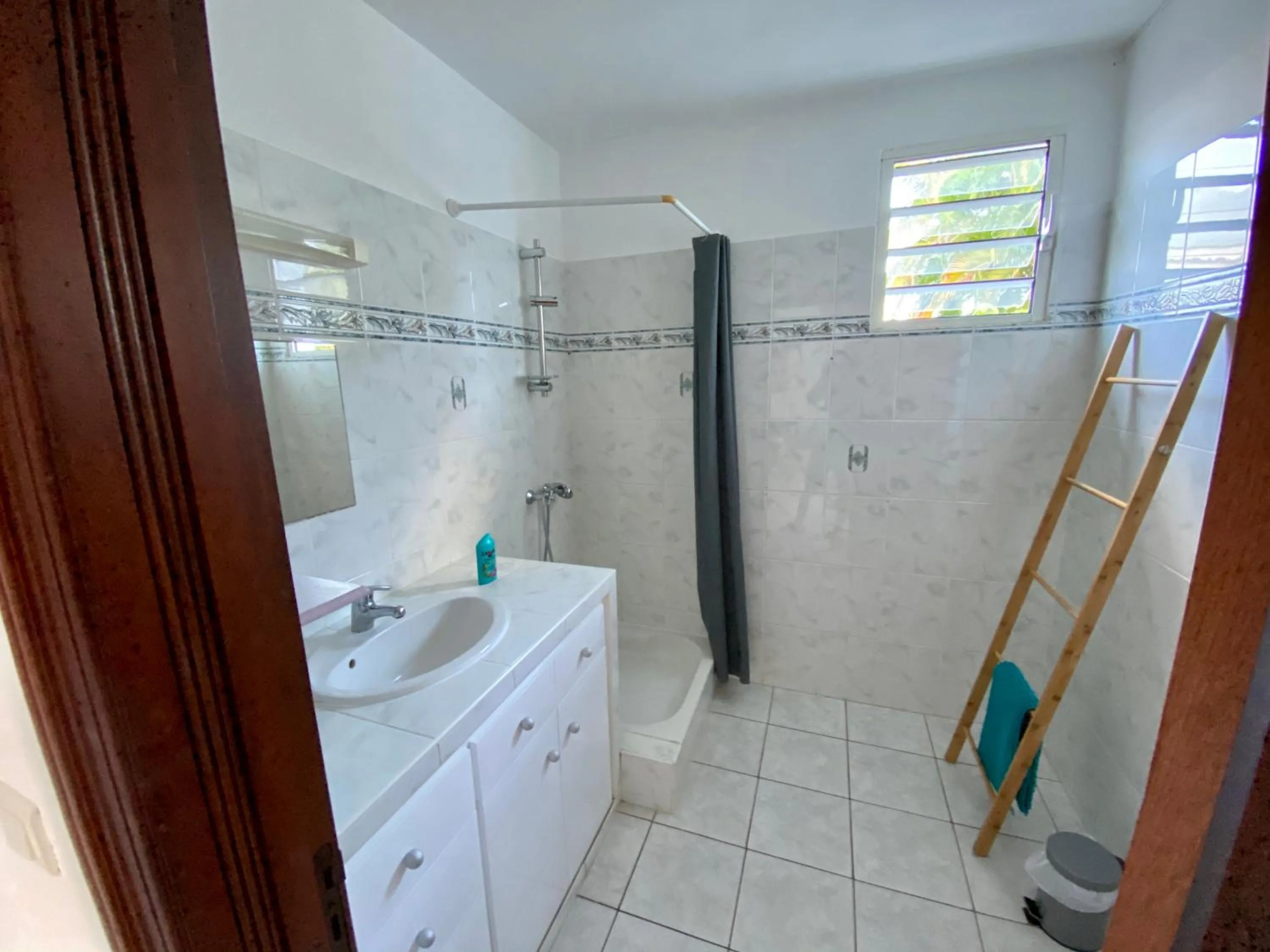 Bathroom in Villa les Lataniers St-Francois