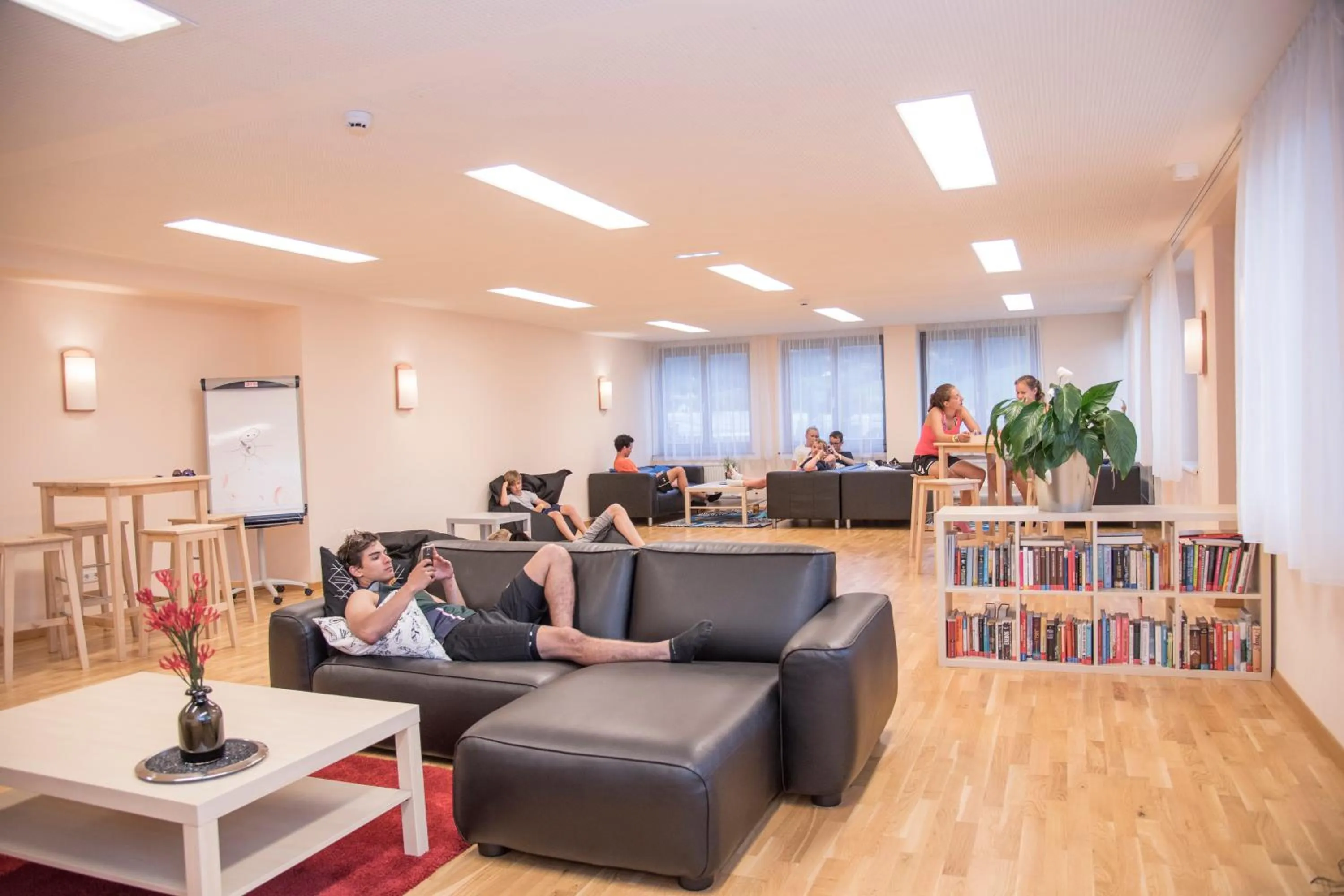 Communal lounge/ TV room in JUFA Hotel St Michael im Lungau