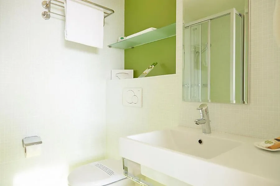 Bathroom in Le Leman Hotel