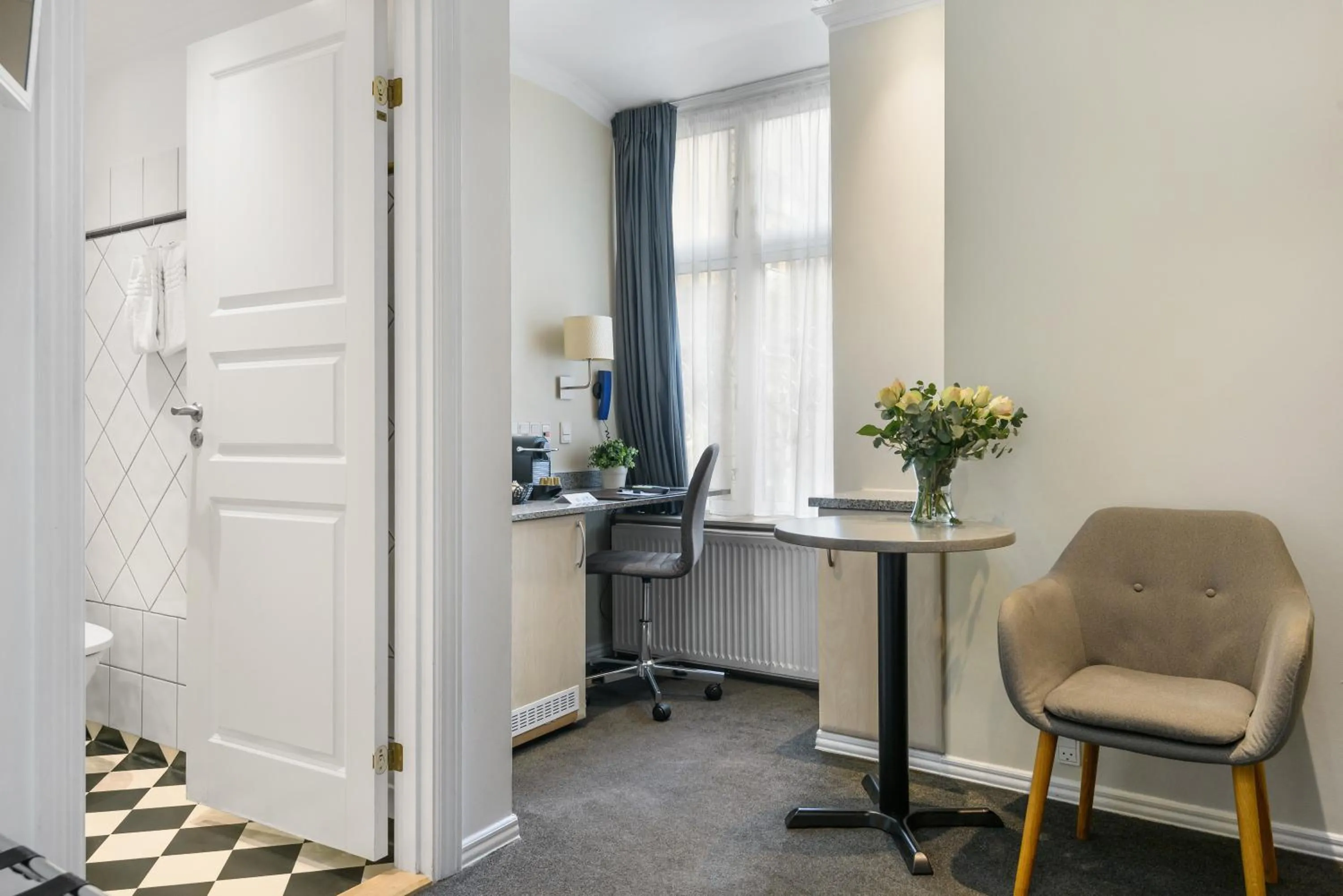 furniture in Hotel Tiffany