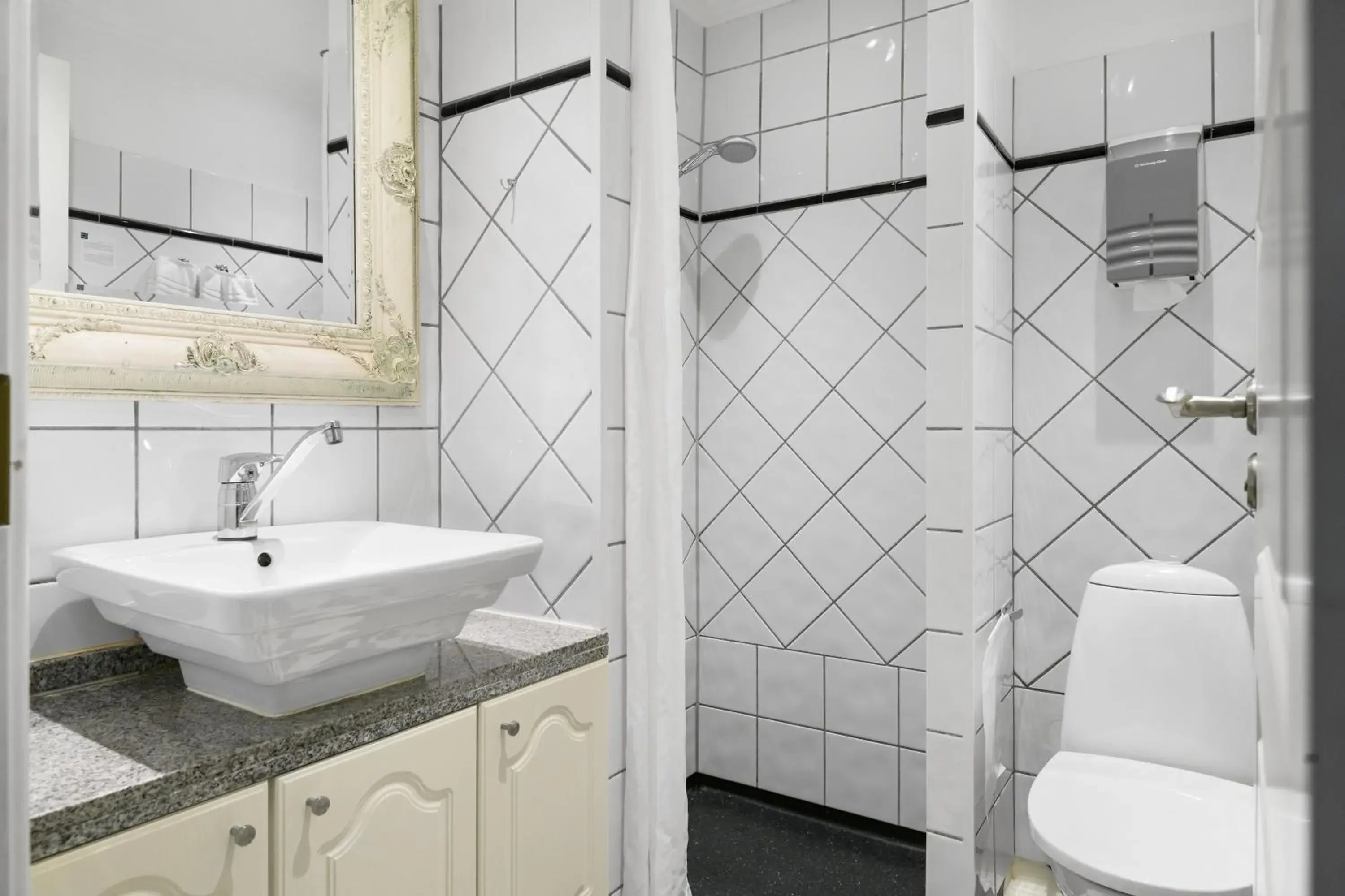 Bathroom in Hotel Tiffany Bathroom in Hotel Tiffany