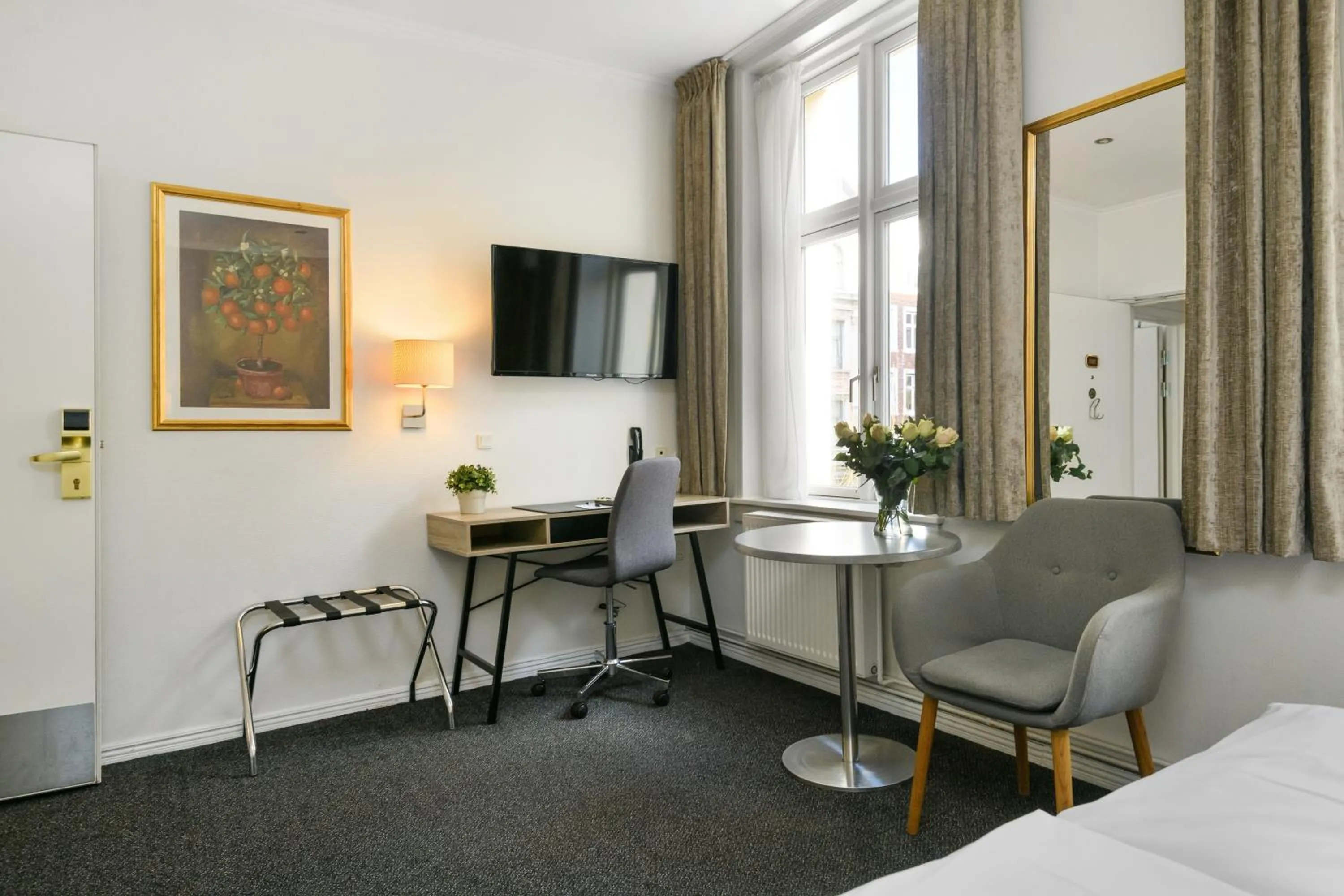 furniture, Bed in Hotel Tiffany