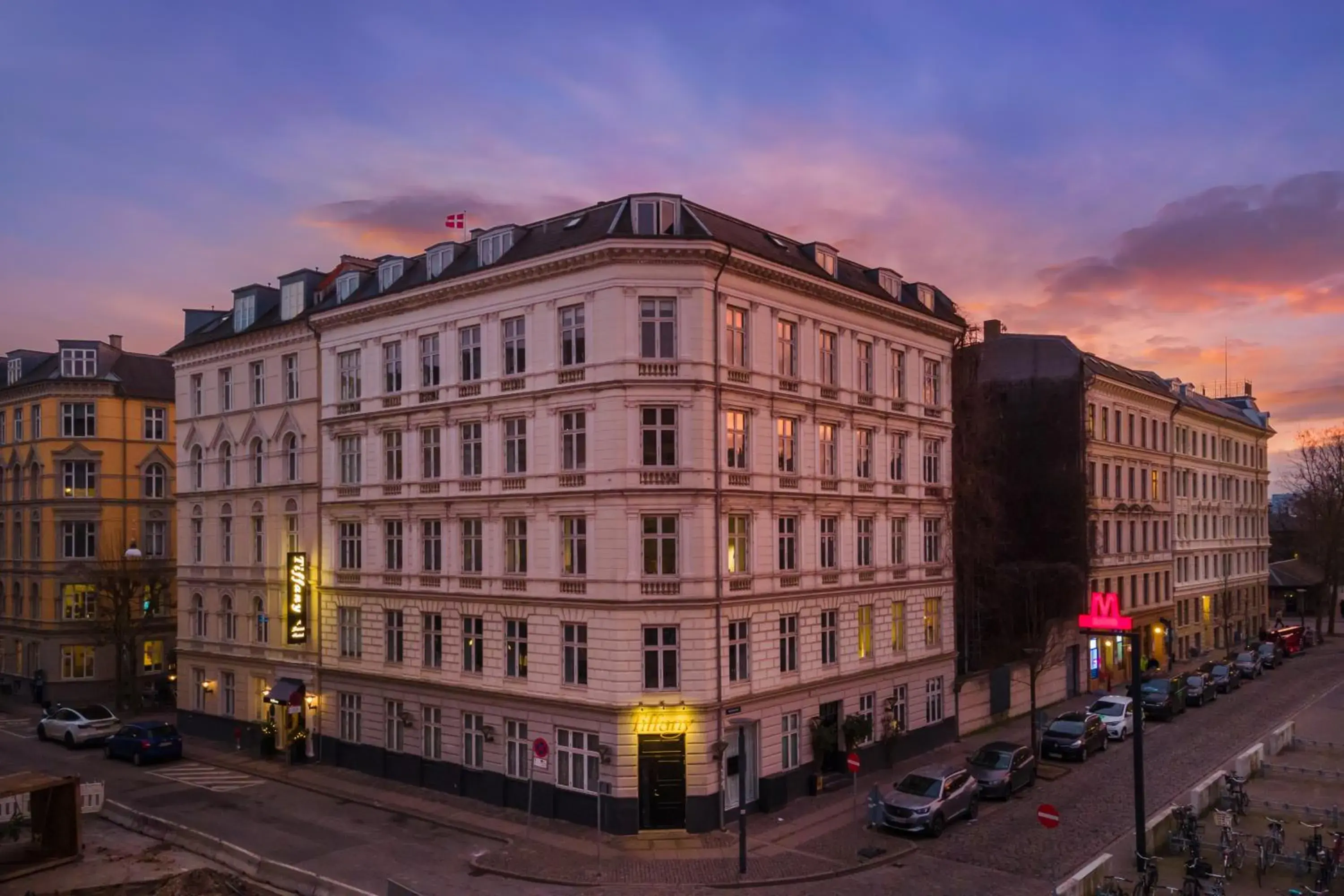 Property building in Hotel Tiffany Property building in Hotel Tiffany