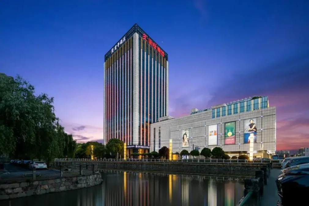 Property building in SSAW Boutique Hotel Hangzhou Xiaoshan Yinlong Hangfachang Subway