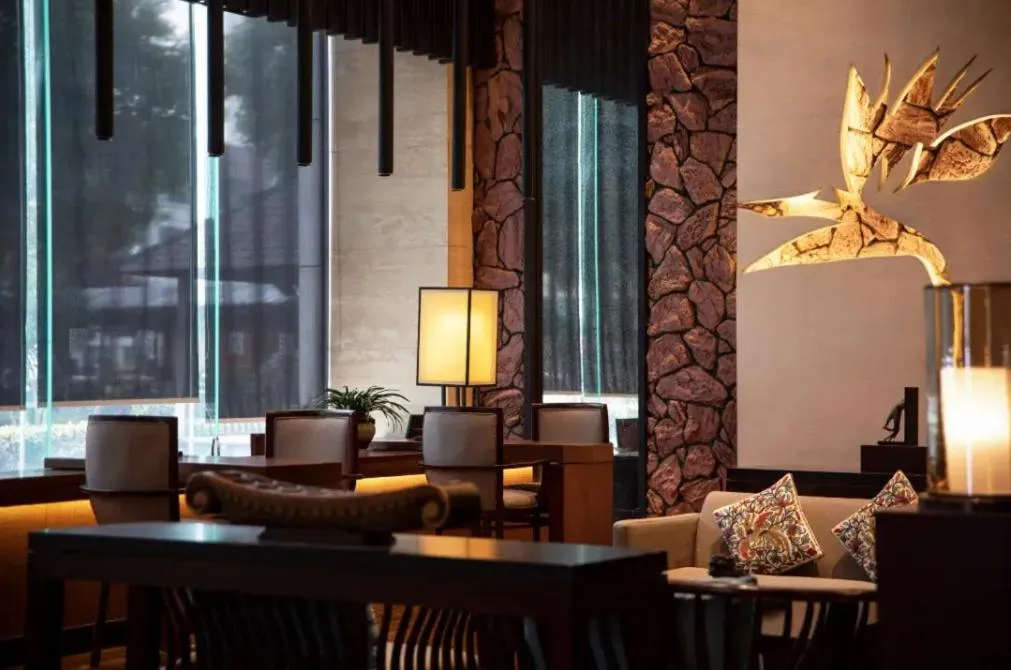 Seating area in SSAW Boutique Hotel Hangzhou Xiaoshan Yinlong Hangfachang Subway