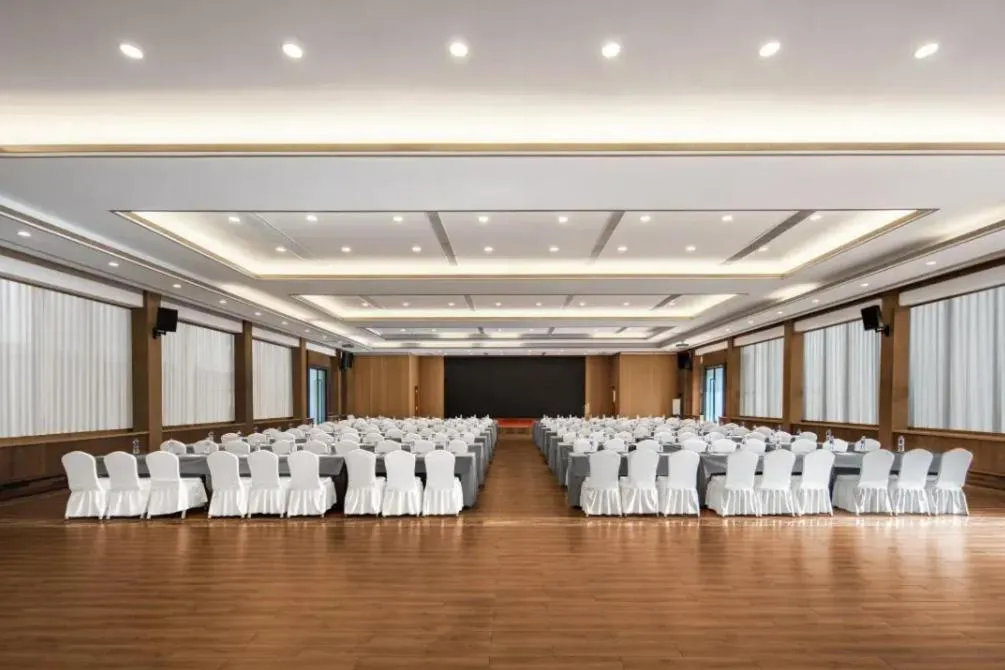 Meeting/conference room in SSAW Boutique Hotel Hangzhou Xiaoshan Yinlong Hangfachang Subway