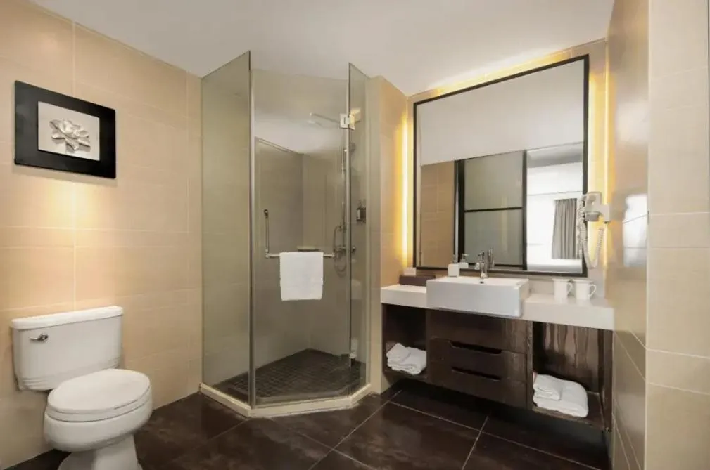 Toilet in SSAW Boutique Hotel Hangzhou Xiaoshan Yinlong Hangfachang Subway