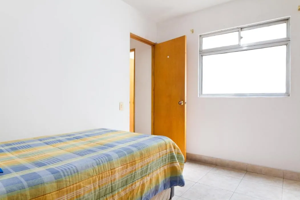Bed in Casa Entera-Cerca a Mall La Central y Estación de Tranvía