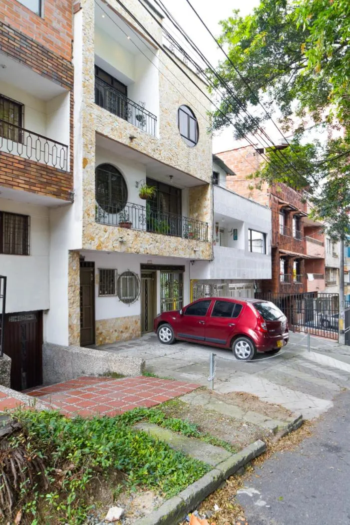 Casa Entera-Cerca a Mall La Central y Estación de Tranvía