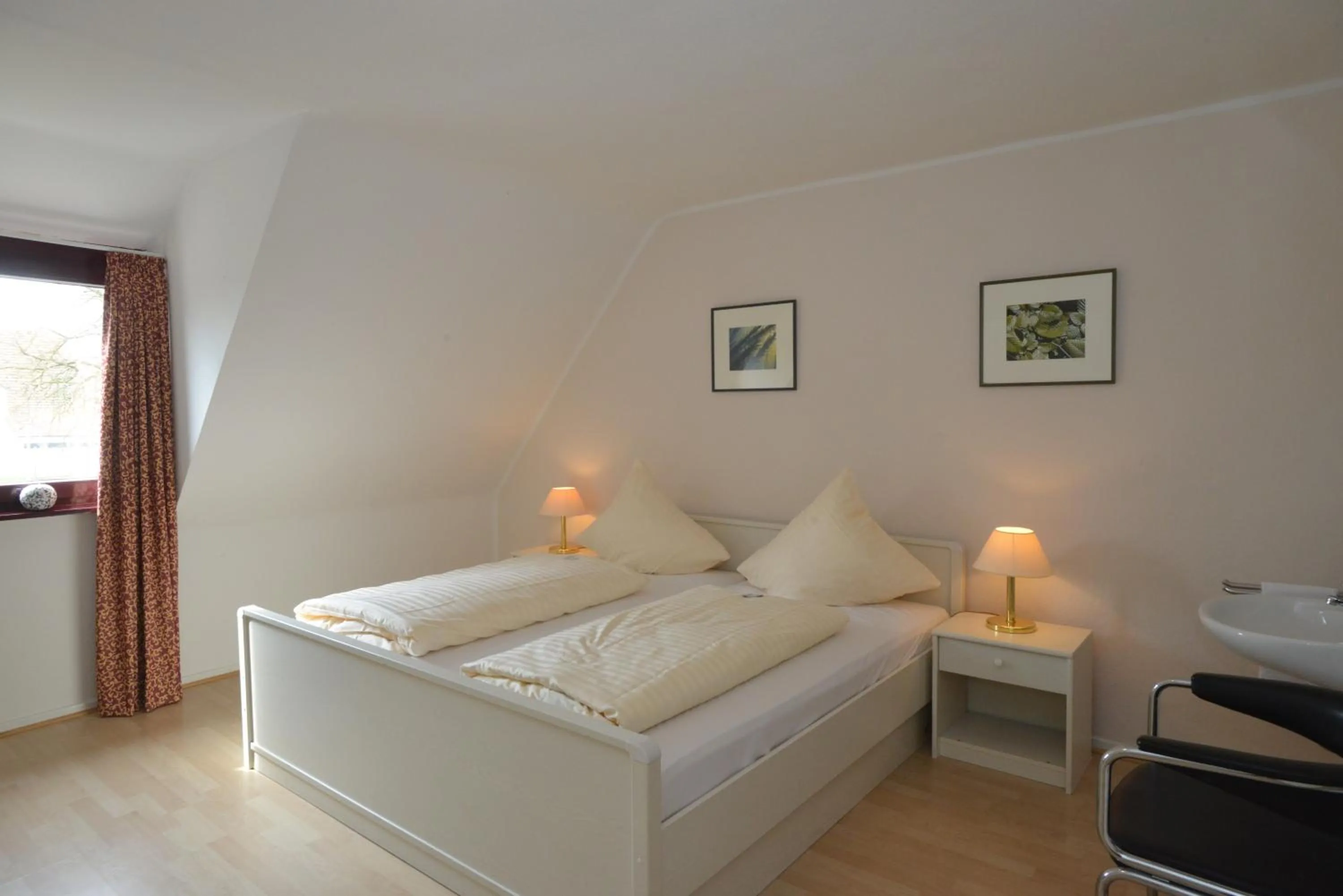 Quiet street view, Bed in Nierswalder Landhaus