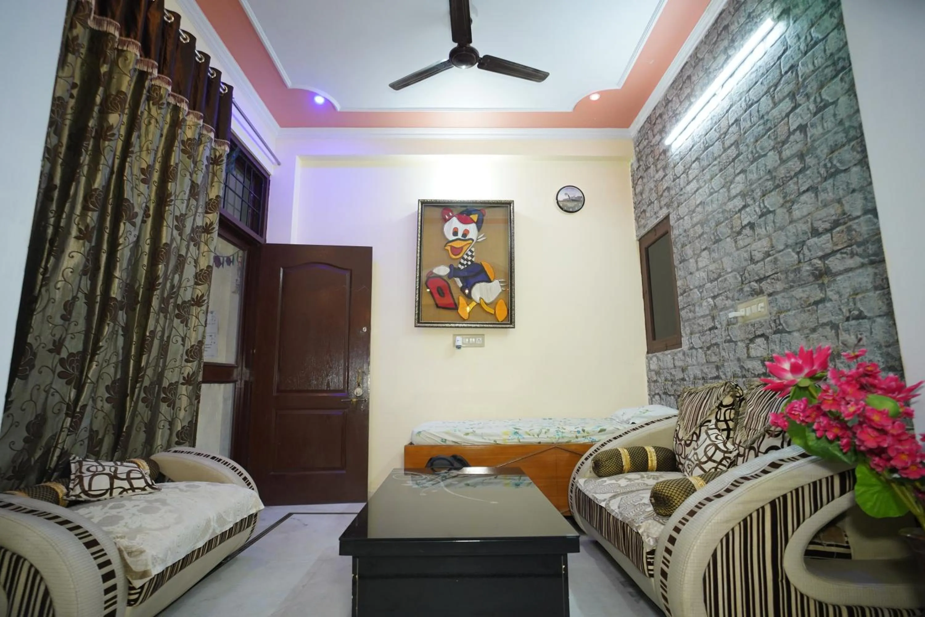 Seating area, Bed in Om Trance Homestay