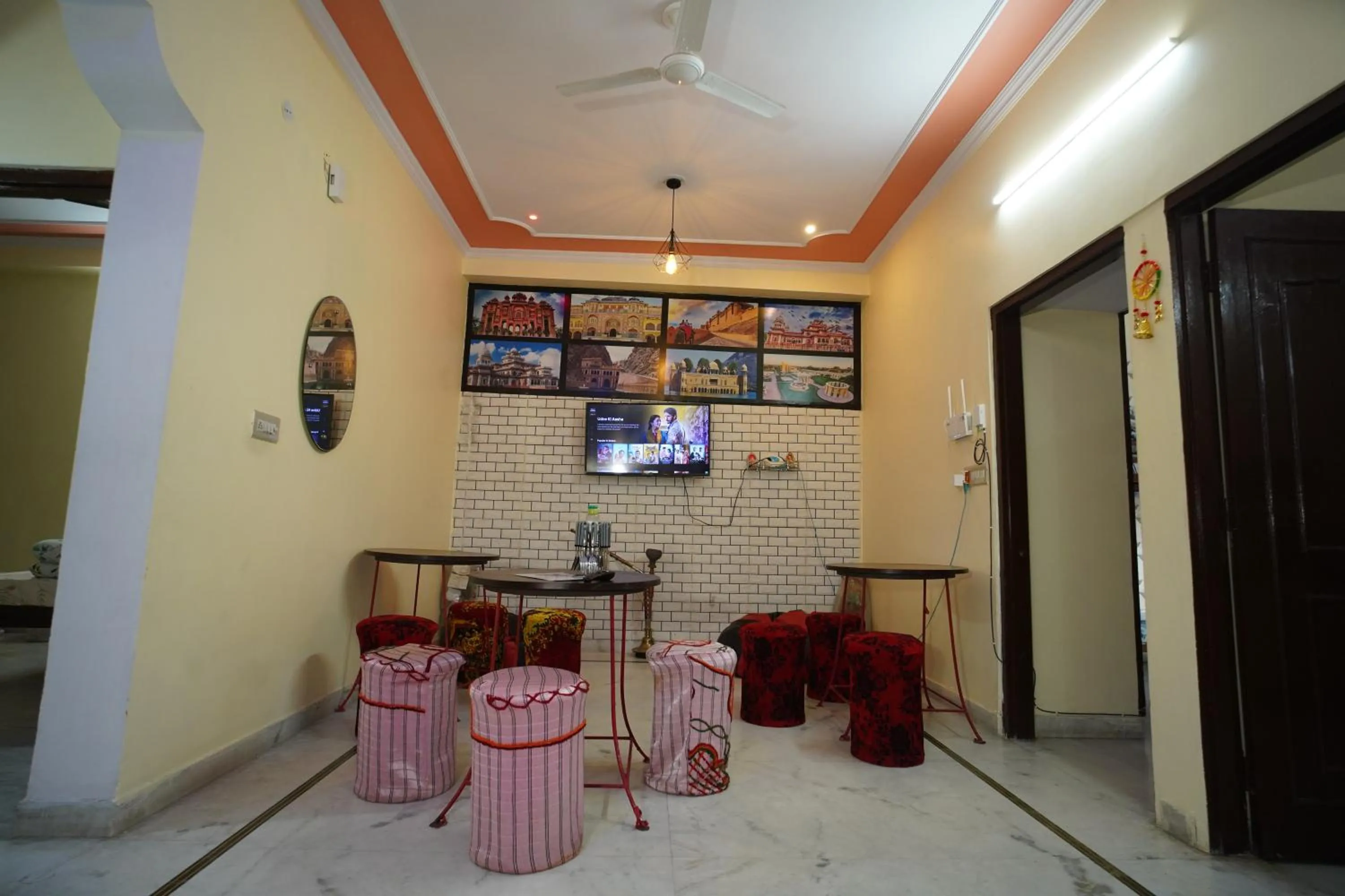 Restaurant/places to eat in Om Trance Homestay