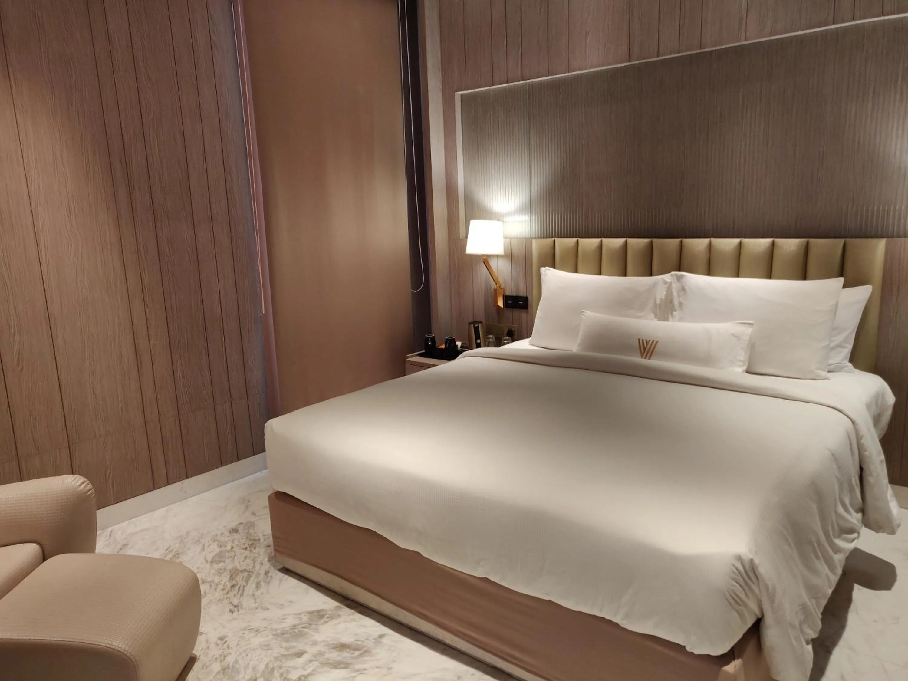 Bedroom, Bed in Vividus