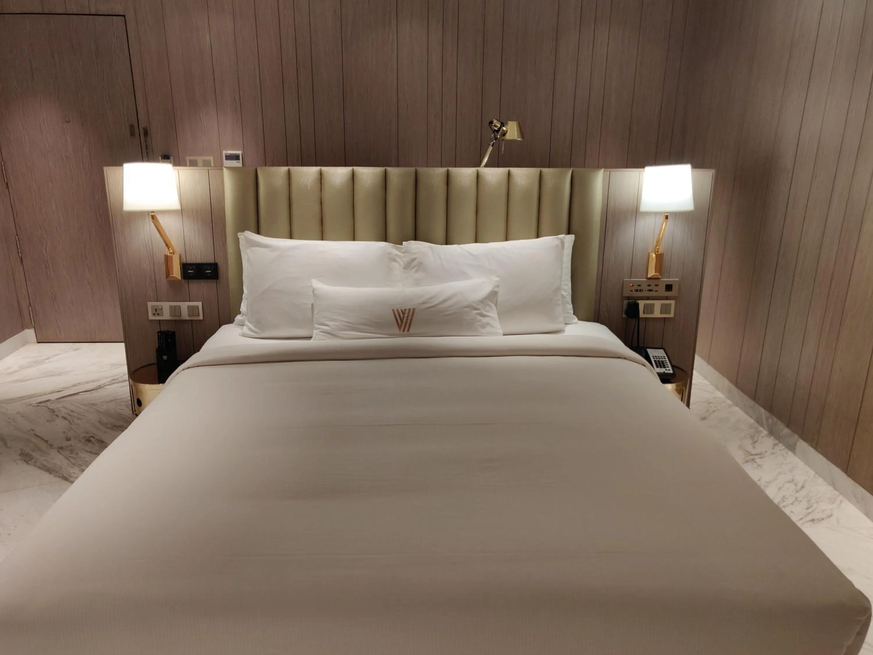 Bedroom, Bed in Vividus