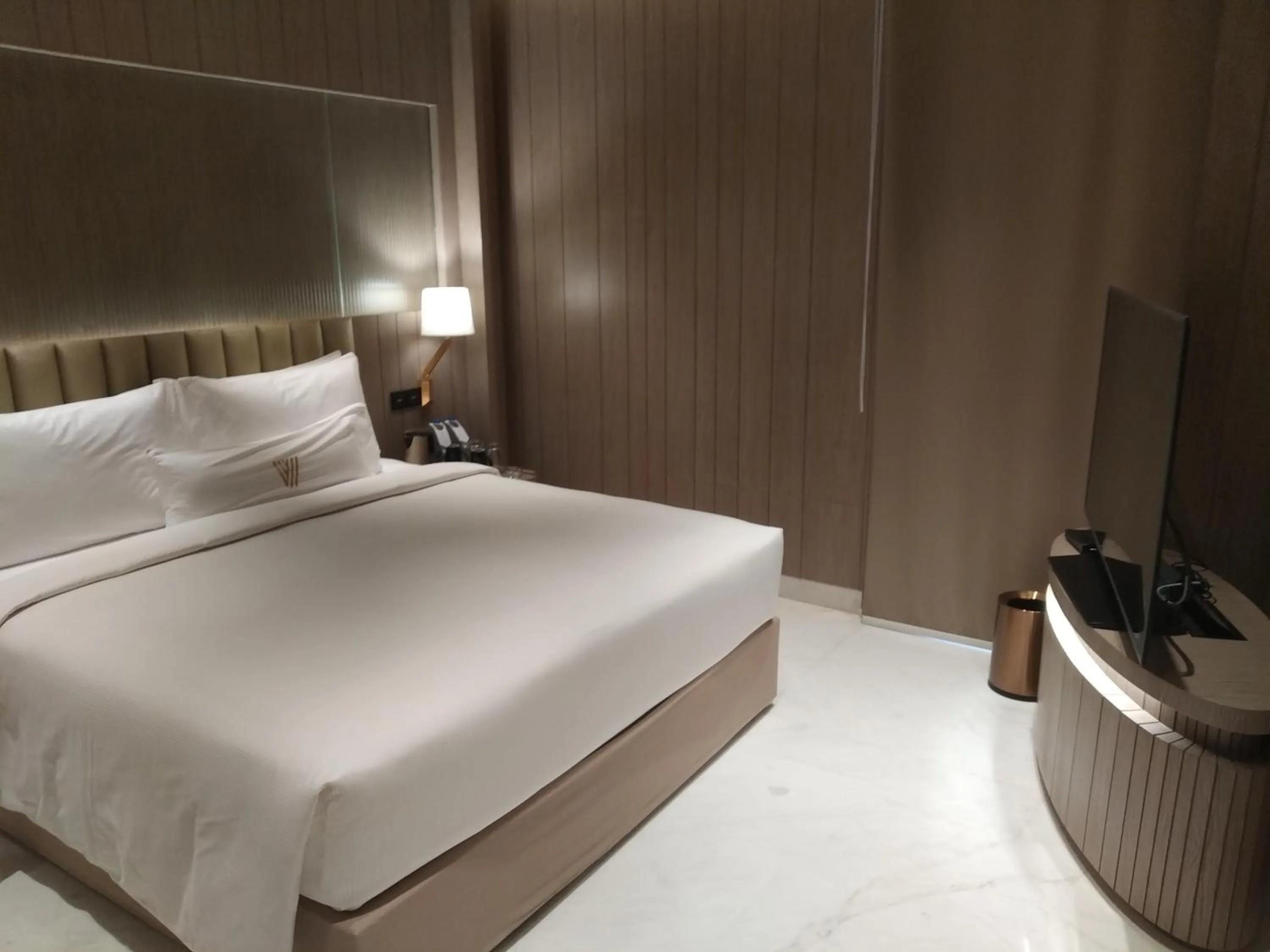 Bedroom, Bed in Vividus