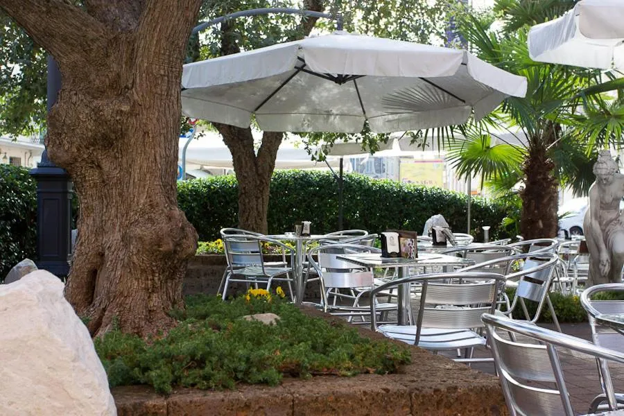 Day in Zara Rooms & Suites