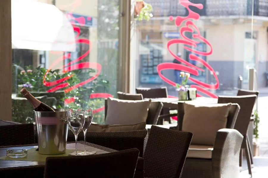 Day in Zara Rooms & Suites