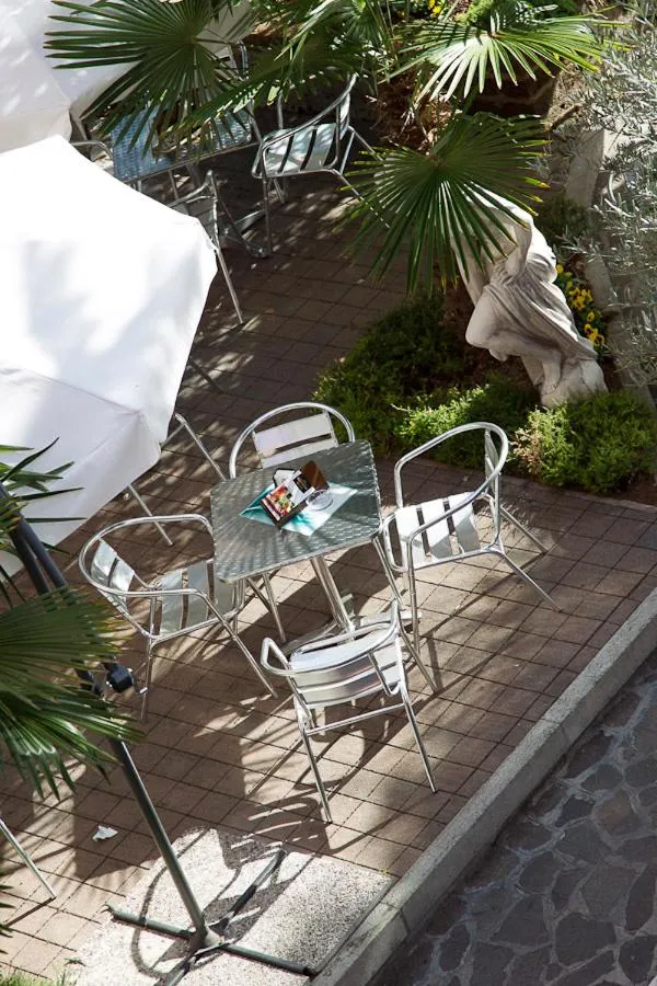 Day in Zara Rooms & Suites