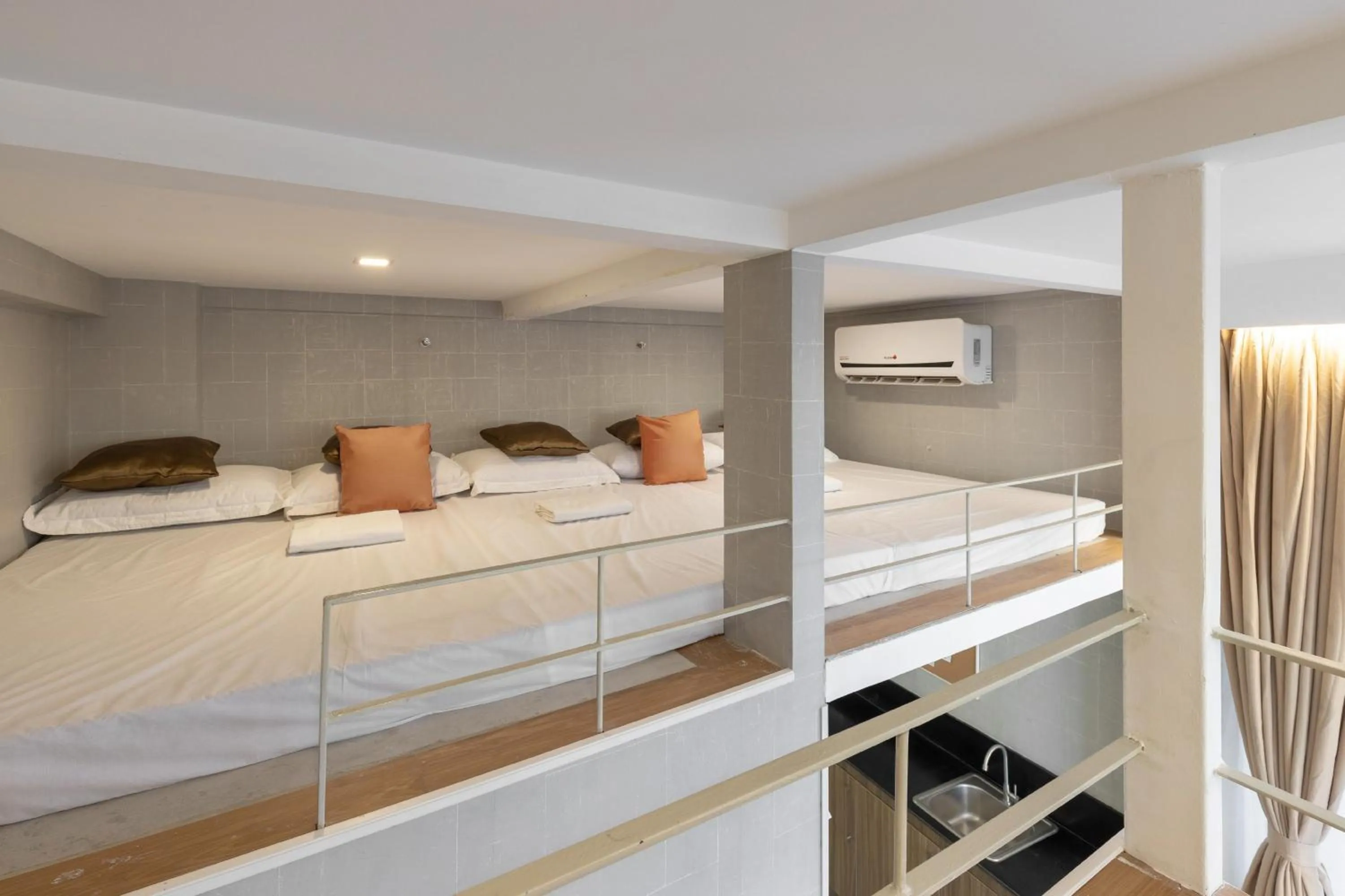 Bed in Selah Pods Hotel Manila