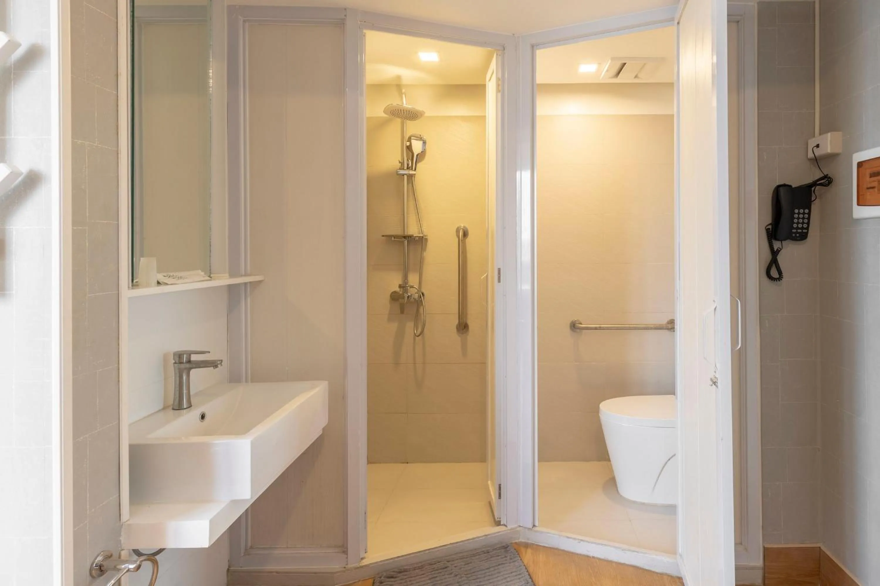 Bathroom in Selah Pods Hotel Manila