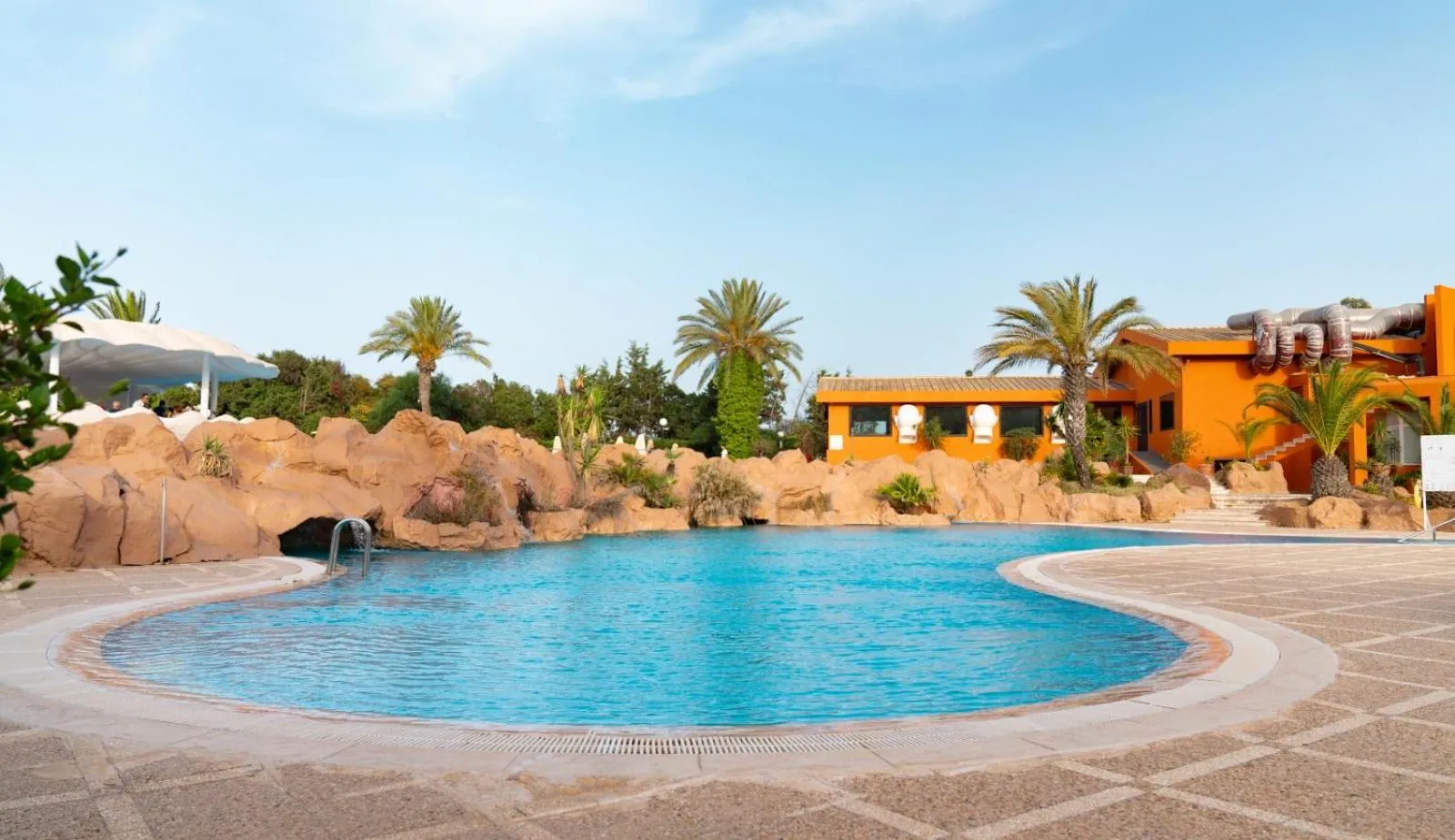 Swimming pool in Regency Tunis Hotel