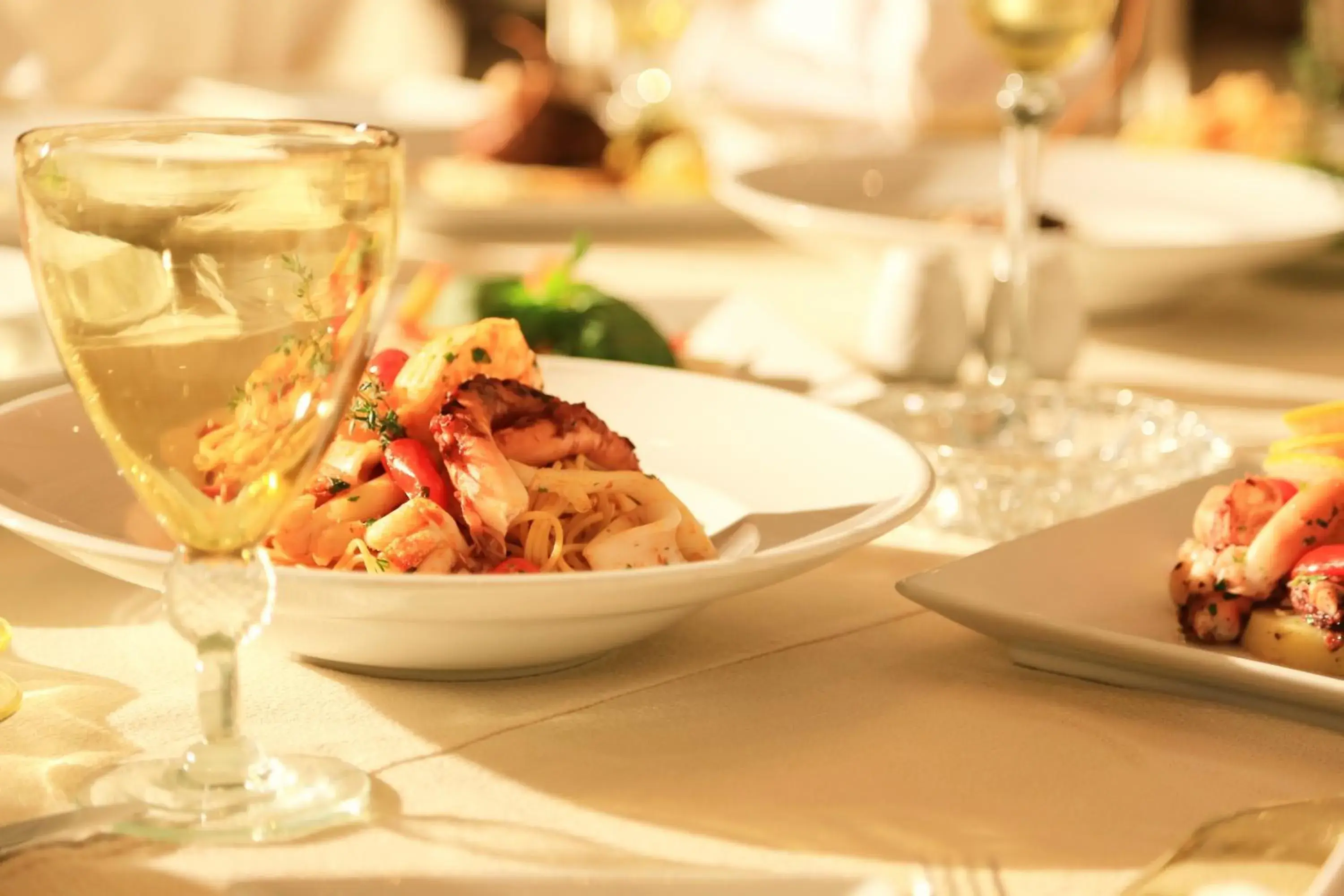 Restaurant/places to eat in Regency Tunis Hotel Restaurant/places to eat in Regency Tunis Hotel