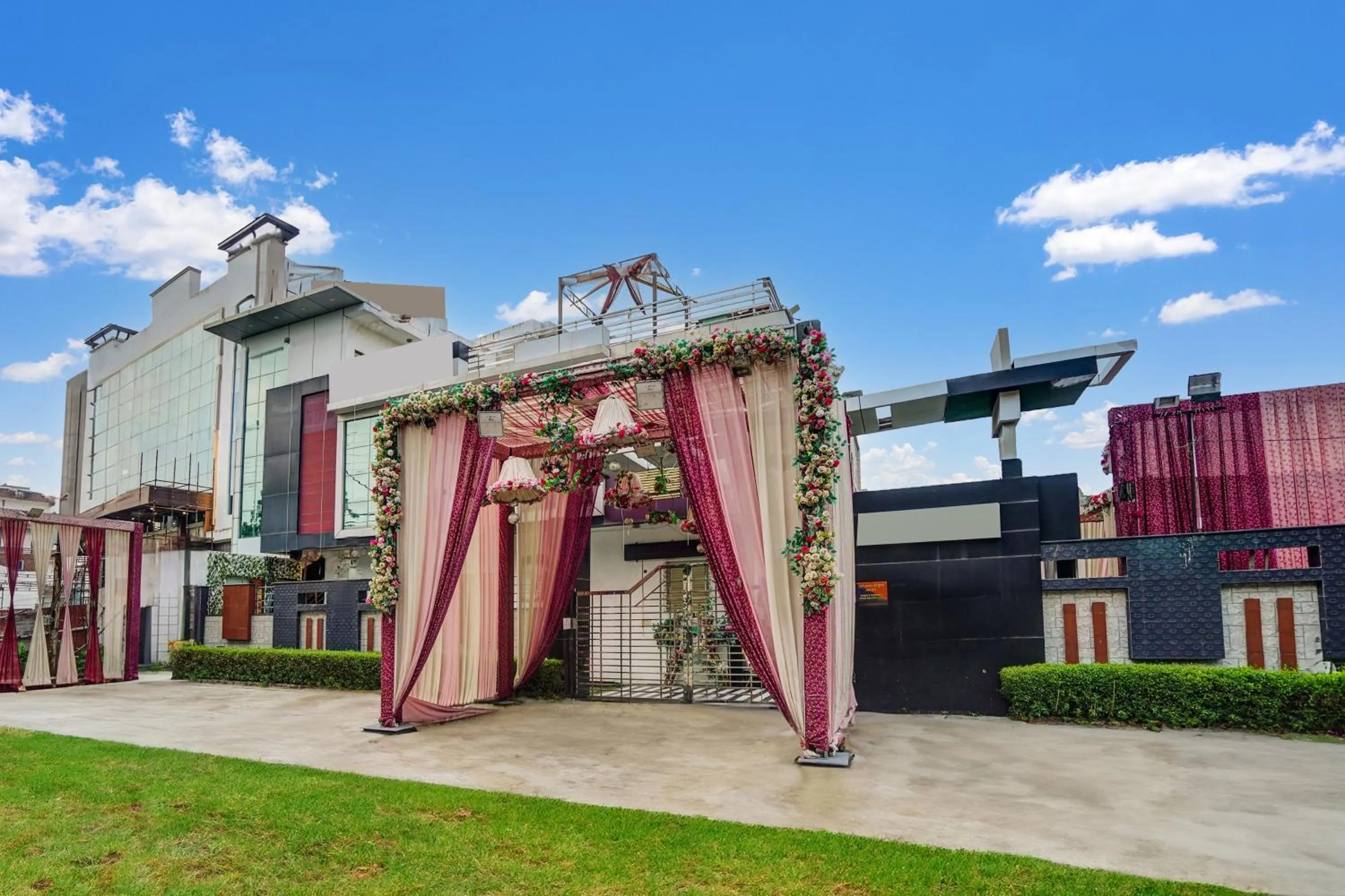 Facade/entrance in Townhouse Keshavpuram