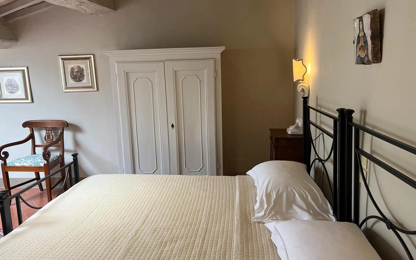 wardrobe, Bed in B&B Piccolo Hotel