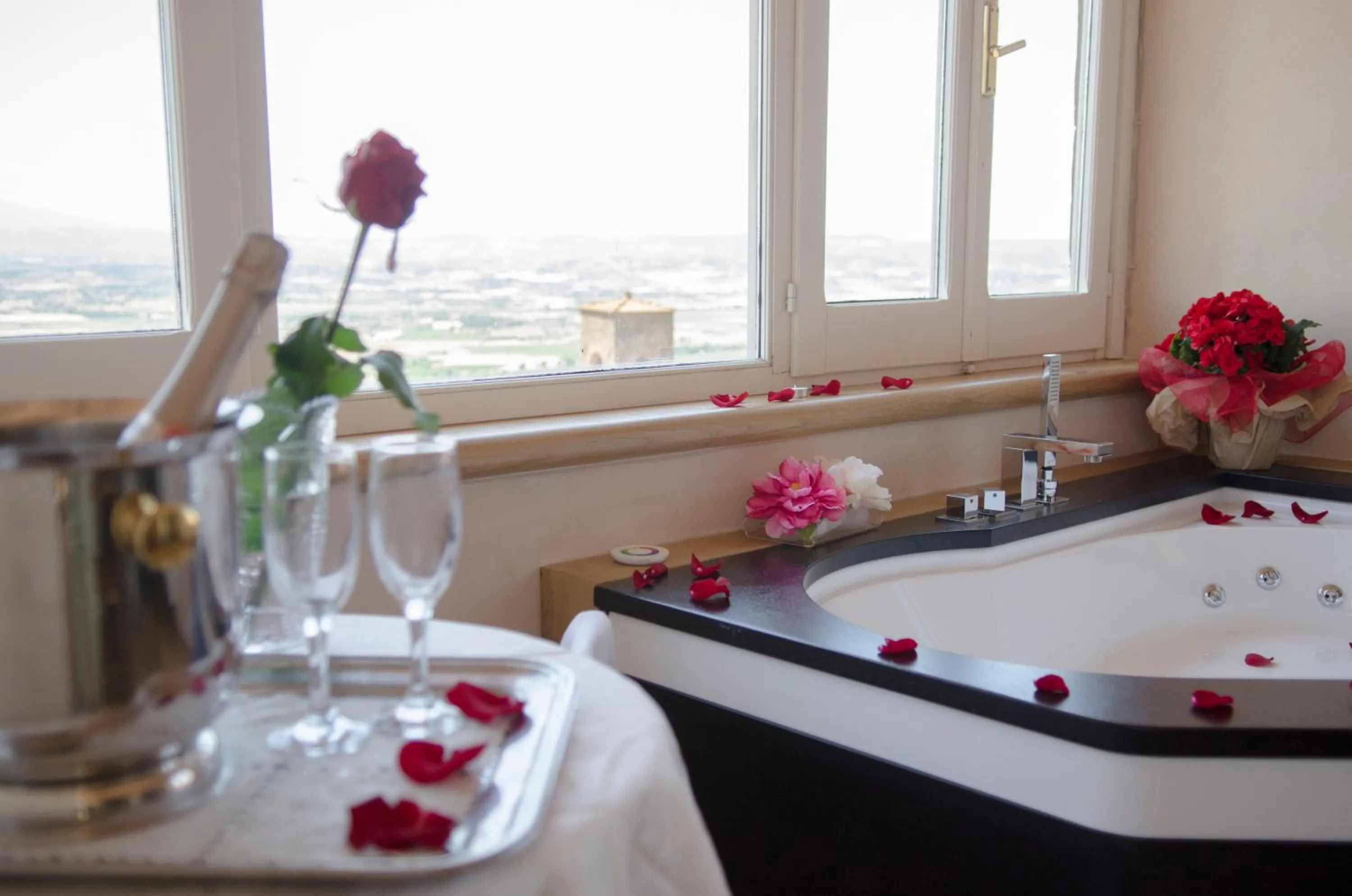 Hot Tub in B&B Piccolo Hotel