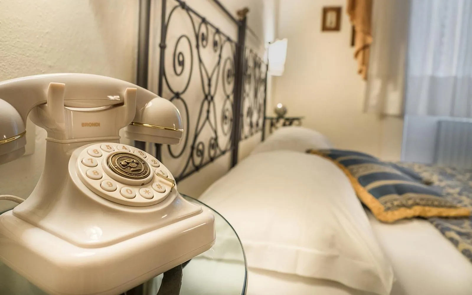 Decorative detail, Bed in B&B Piccolo Hotel