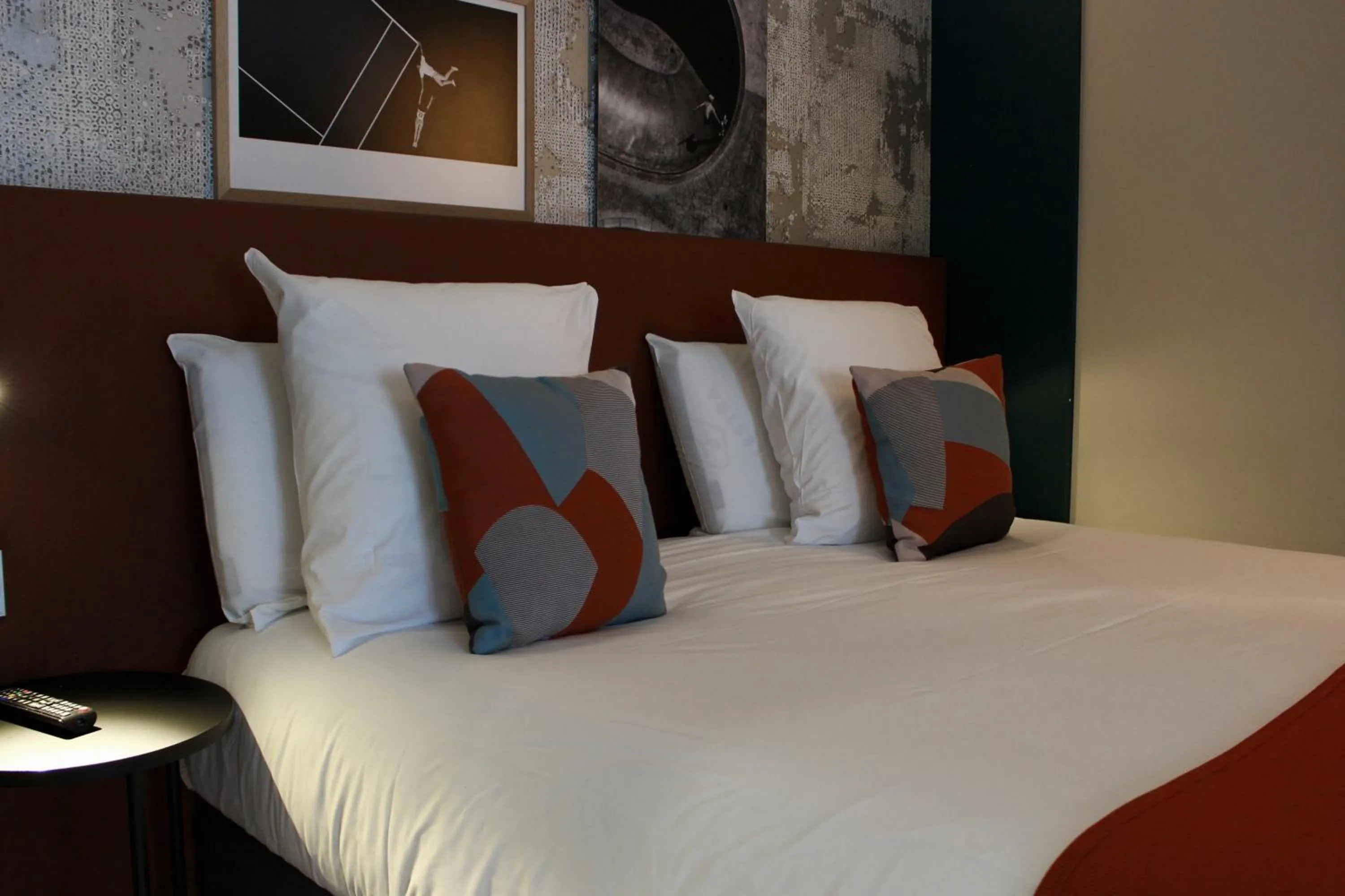 Bed in BEST WESTERN HOTEL DIJON QUETIGNY