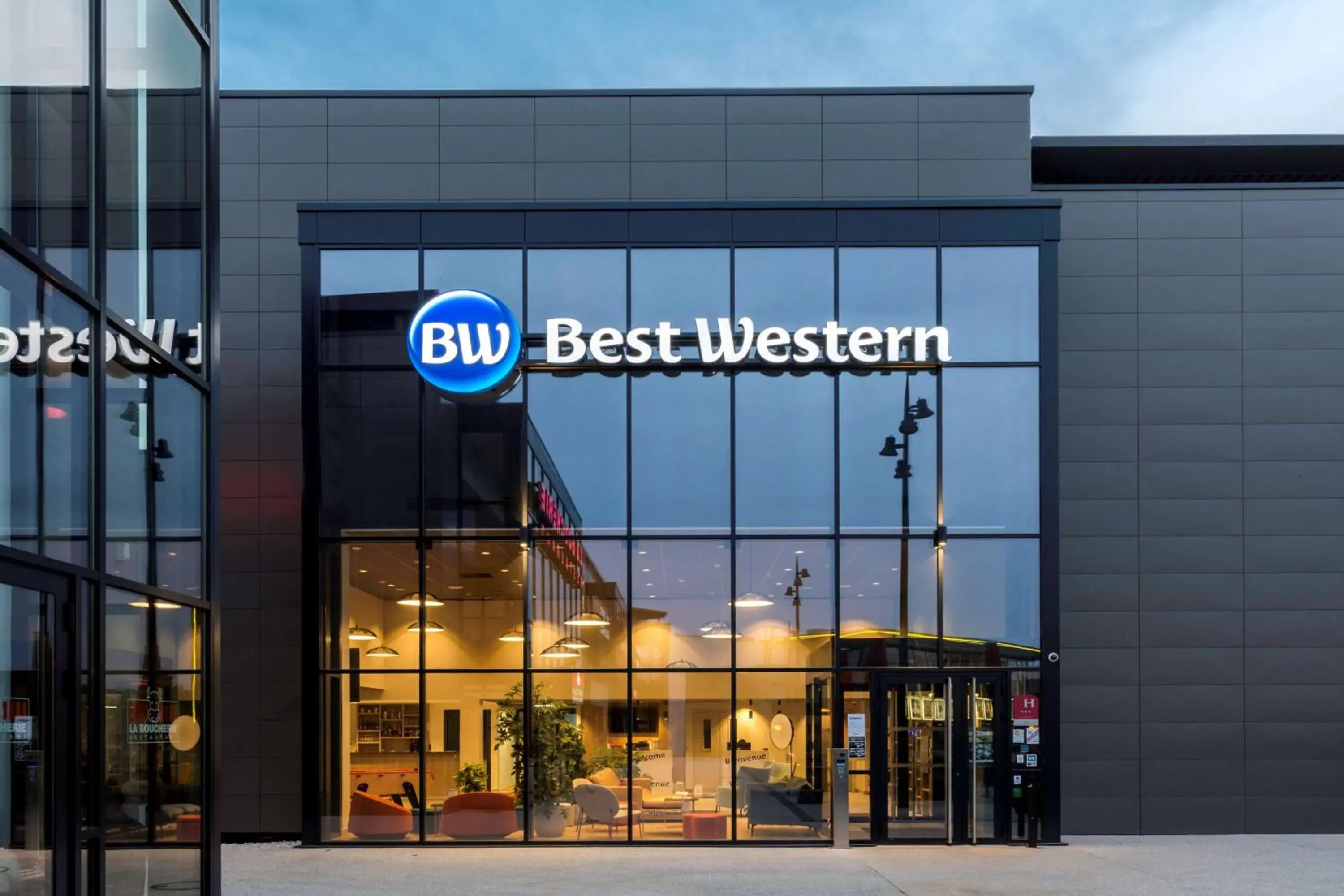 Property building in BEST WESTERN HOTEL DIJON QUETIGNY Property building in BEST WESTERN HOTEL DIJON QUETIGNY