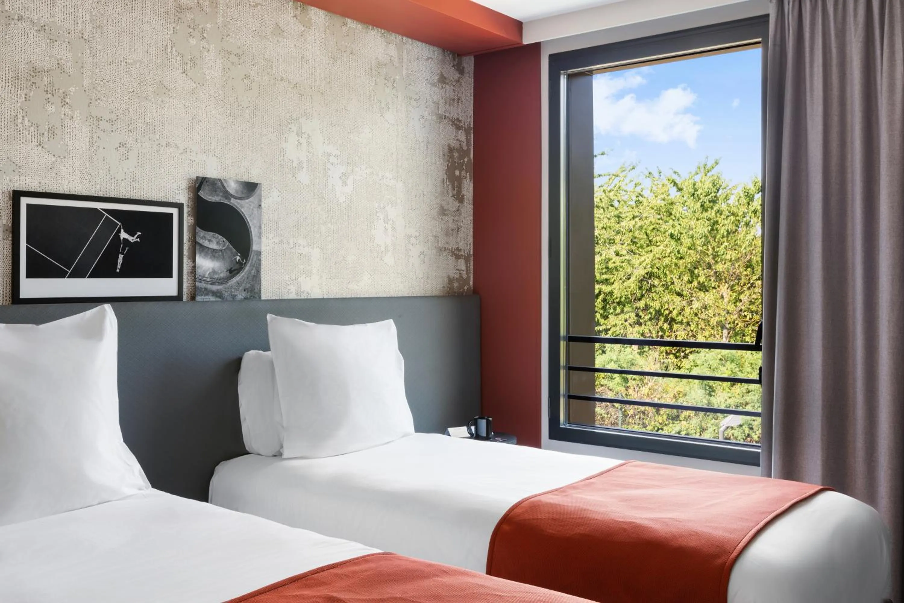 Bed in BEST WESTERN HOTEL DIJON QUETIGNY