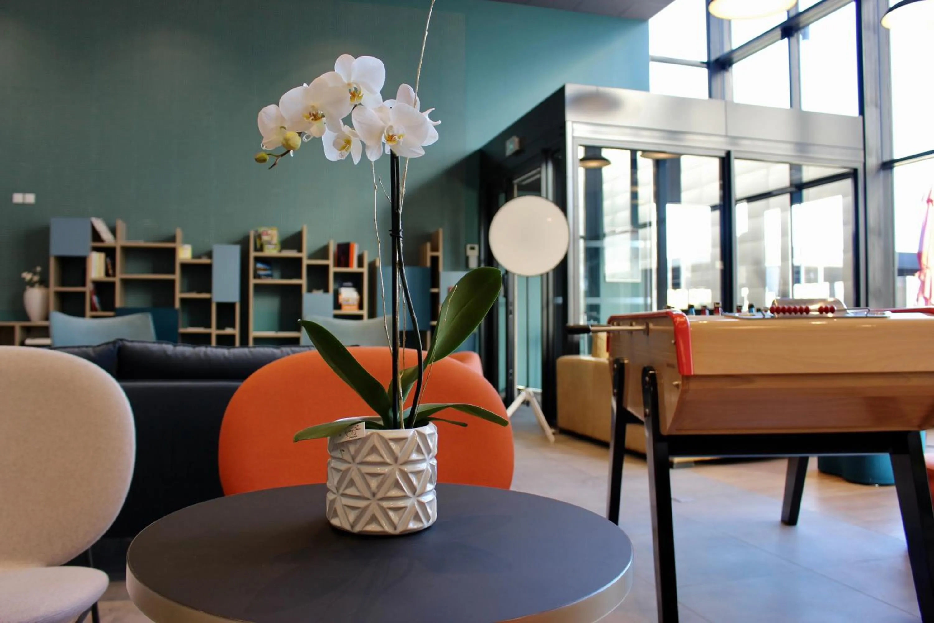 Lobby or reception in BEST WESTERN HOTEL DIJON QUETIGNY