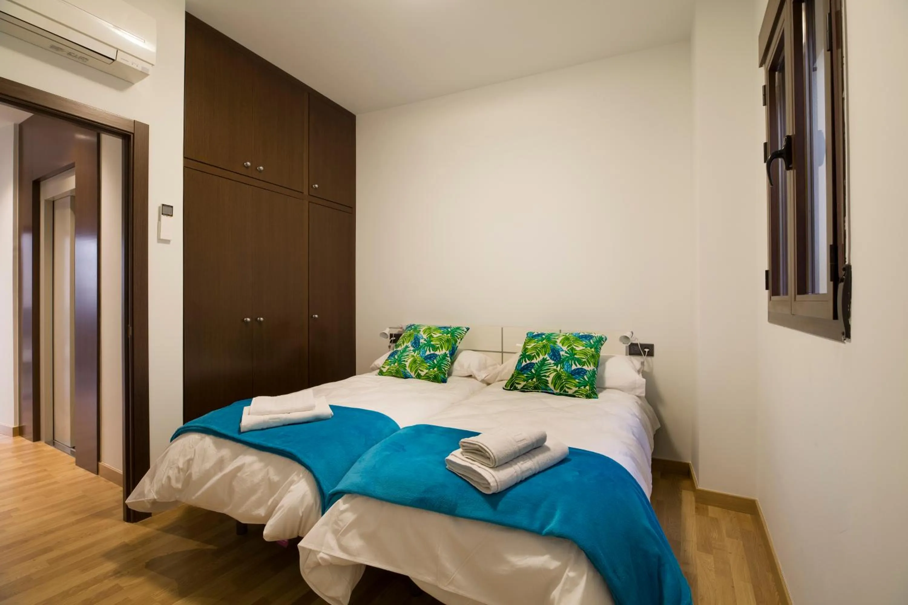 Bedroom, Bed in Imeda Apartamentos Escudo del Carmen 19
