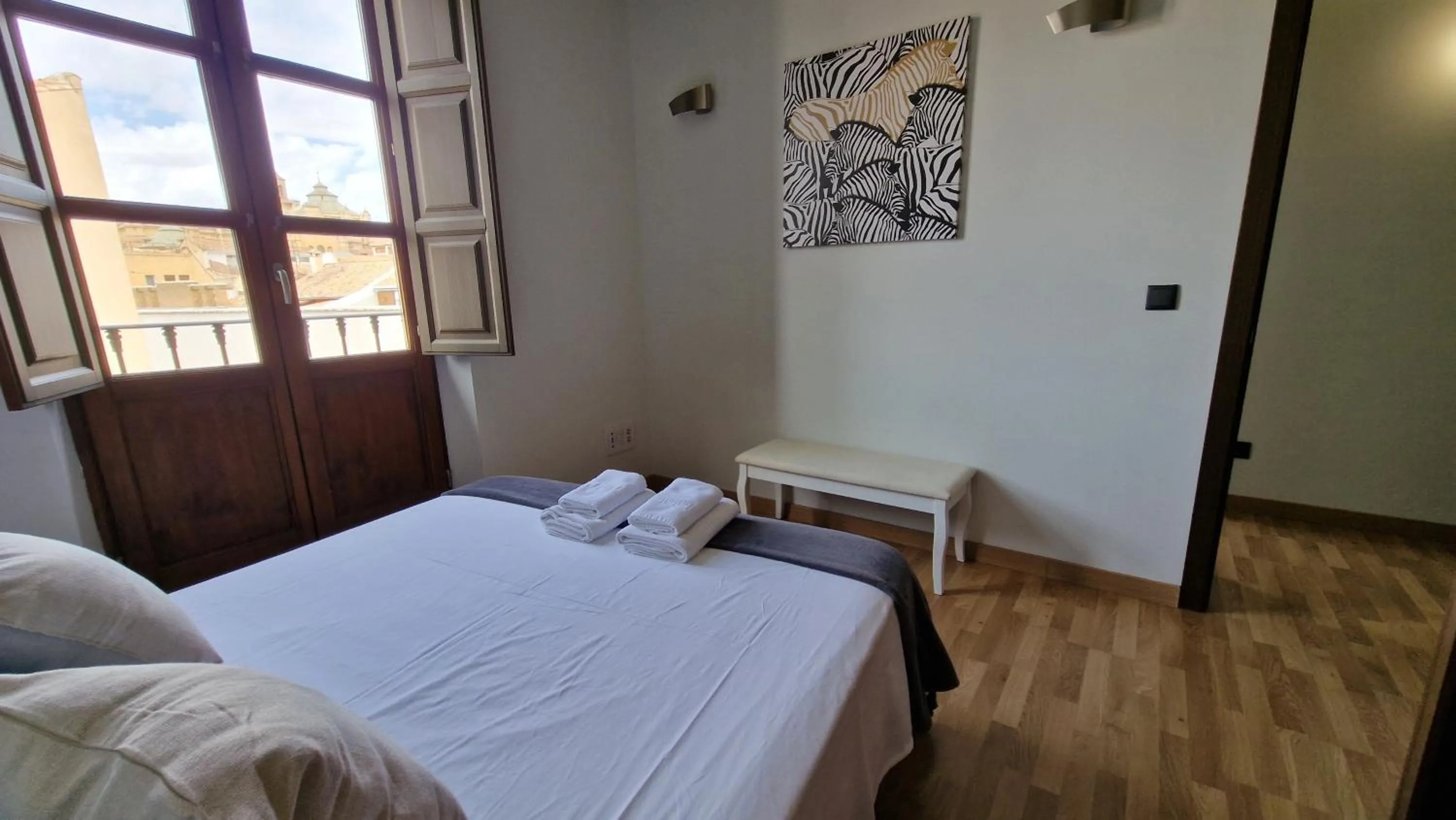 Bedroom, Bed in Imeda Apartamentos Escudo del Carmen 19