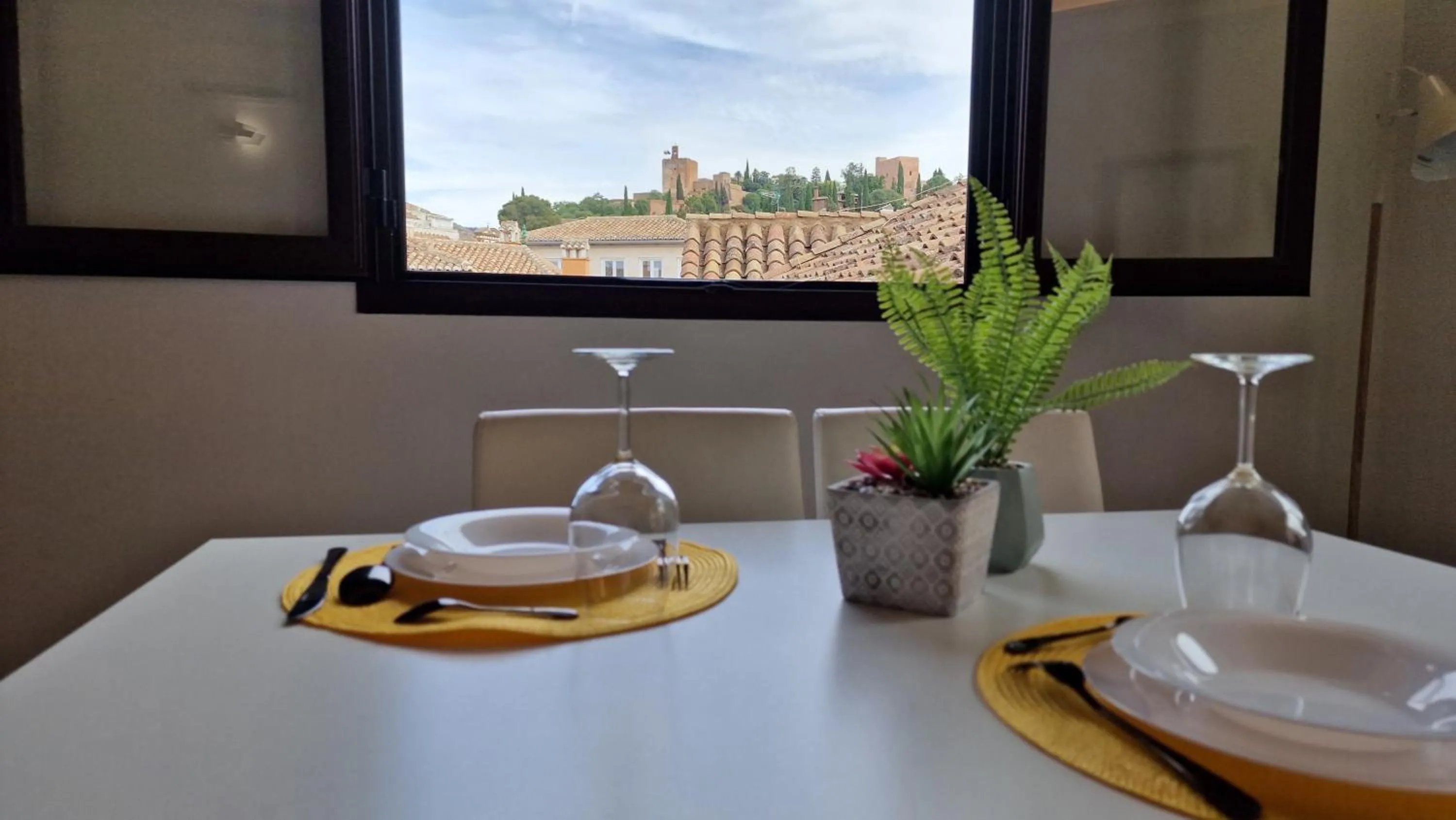 Dining area in Imeda Apartamentos Escudo del Carmen 19