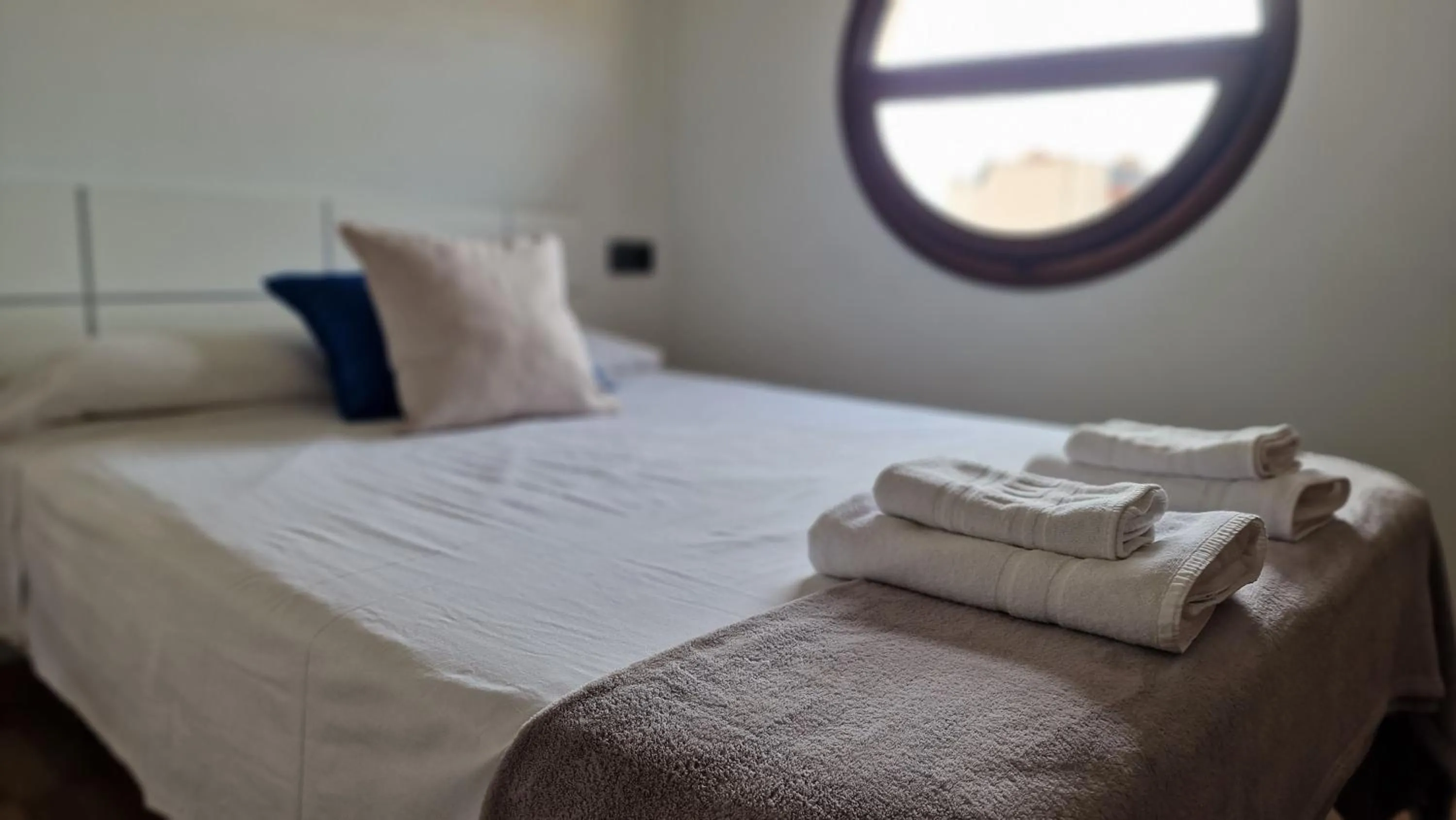 Bedroom, Bed in Imeda Apartamentos Escudo del Carmen 19