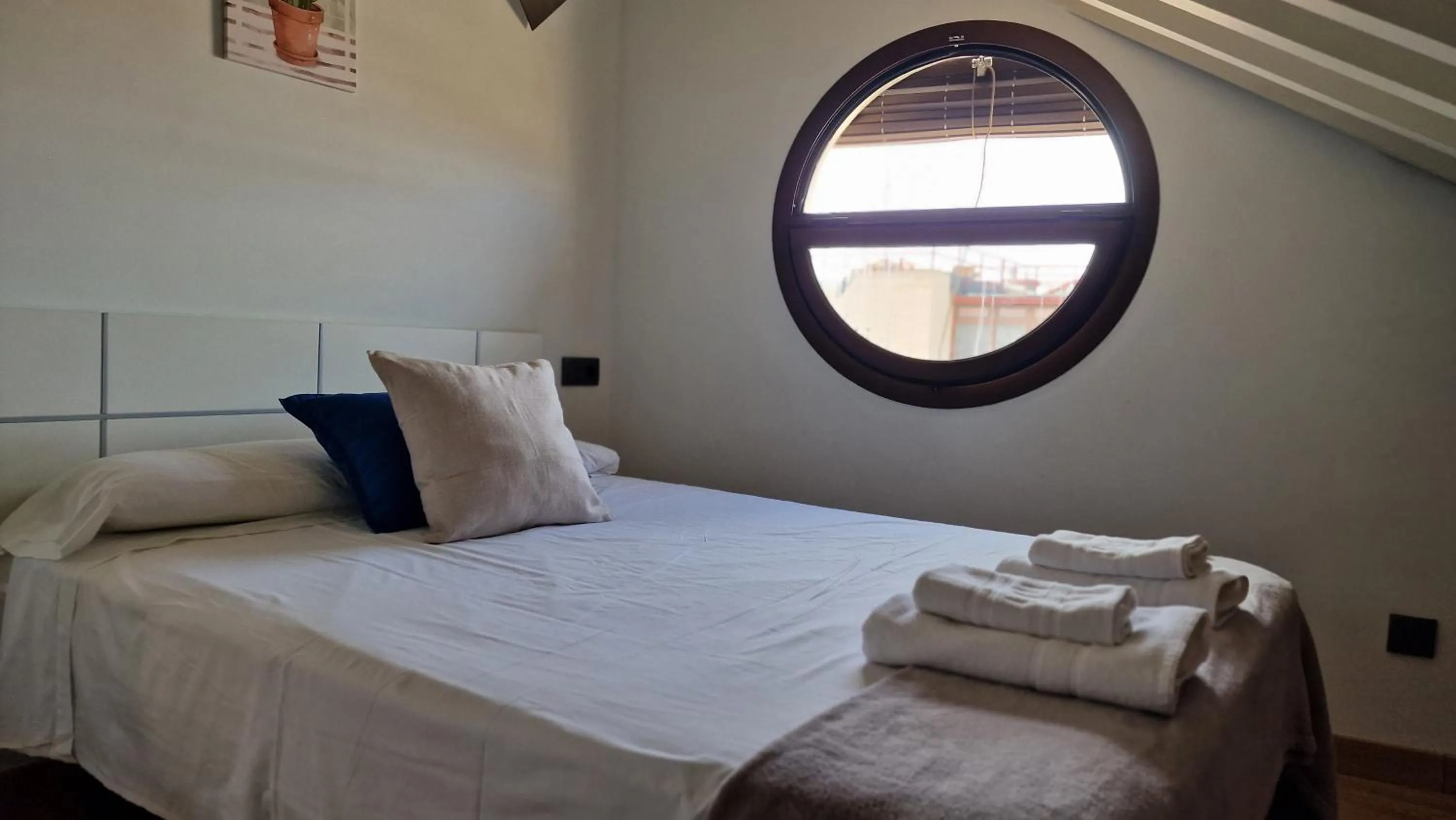 Bedroom, Bed in Imeda Apartamentos Escudo del Carmen 19