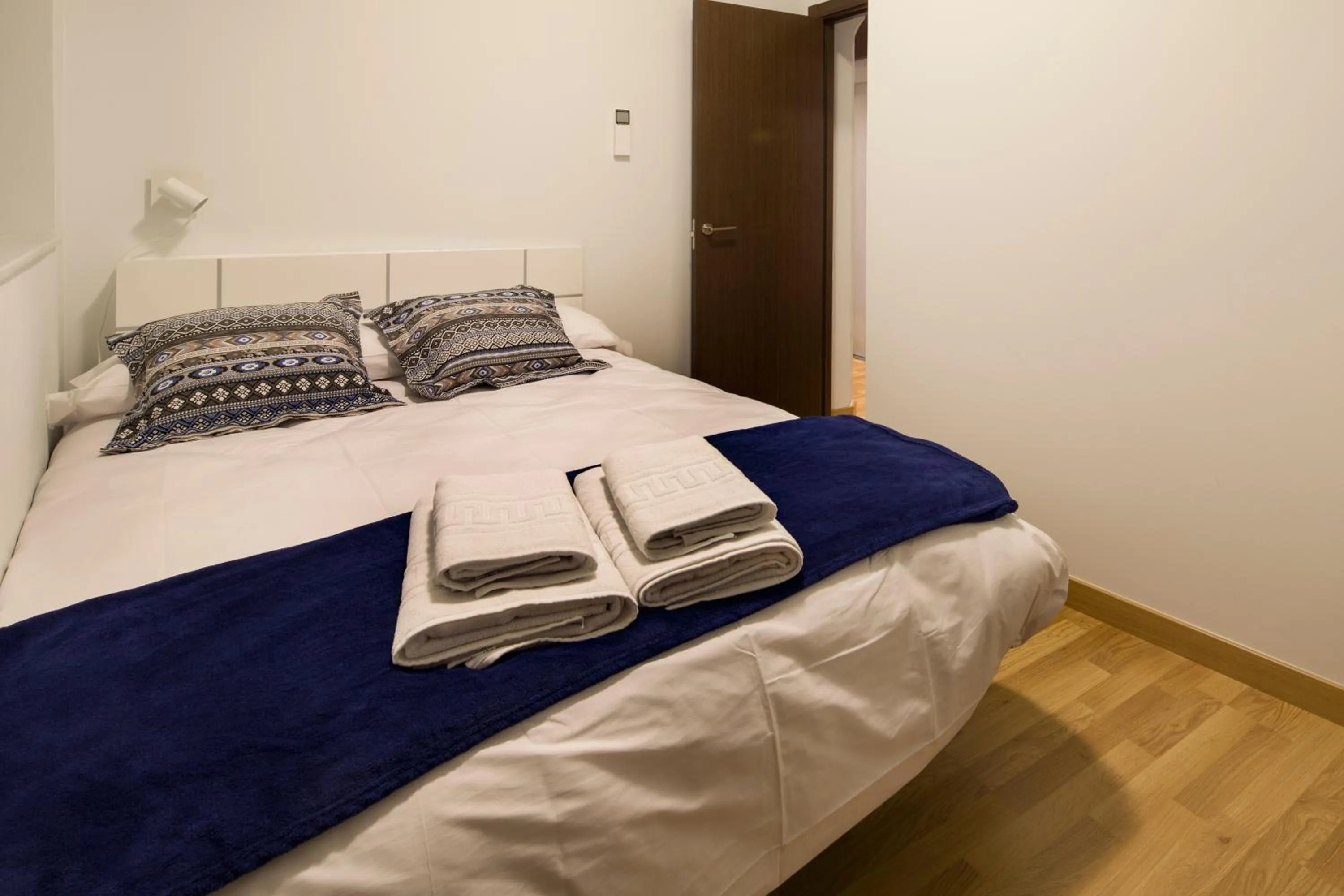 Bedroom, Bed in Imeda Apartamentos Escudo del Carmen 19