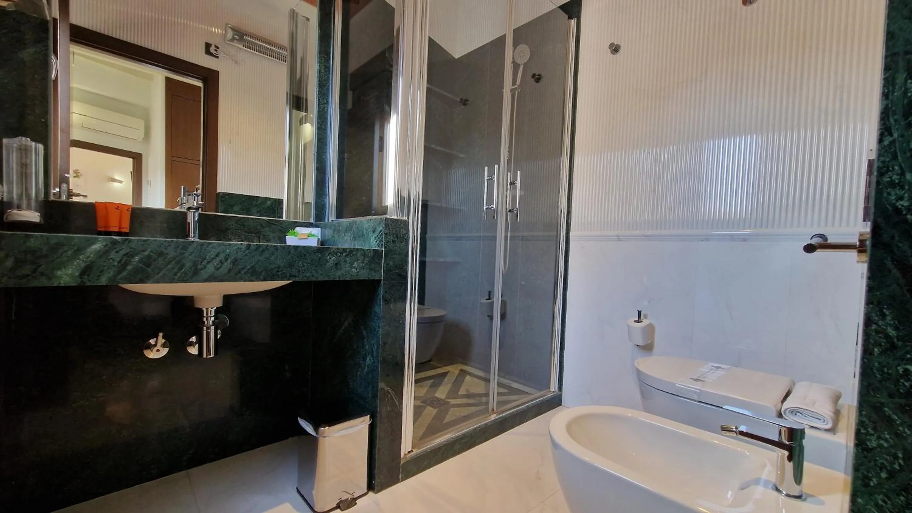 Bathroom in Imeda Apartamentos Escudo del Carmen 19