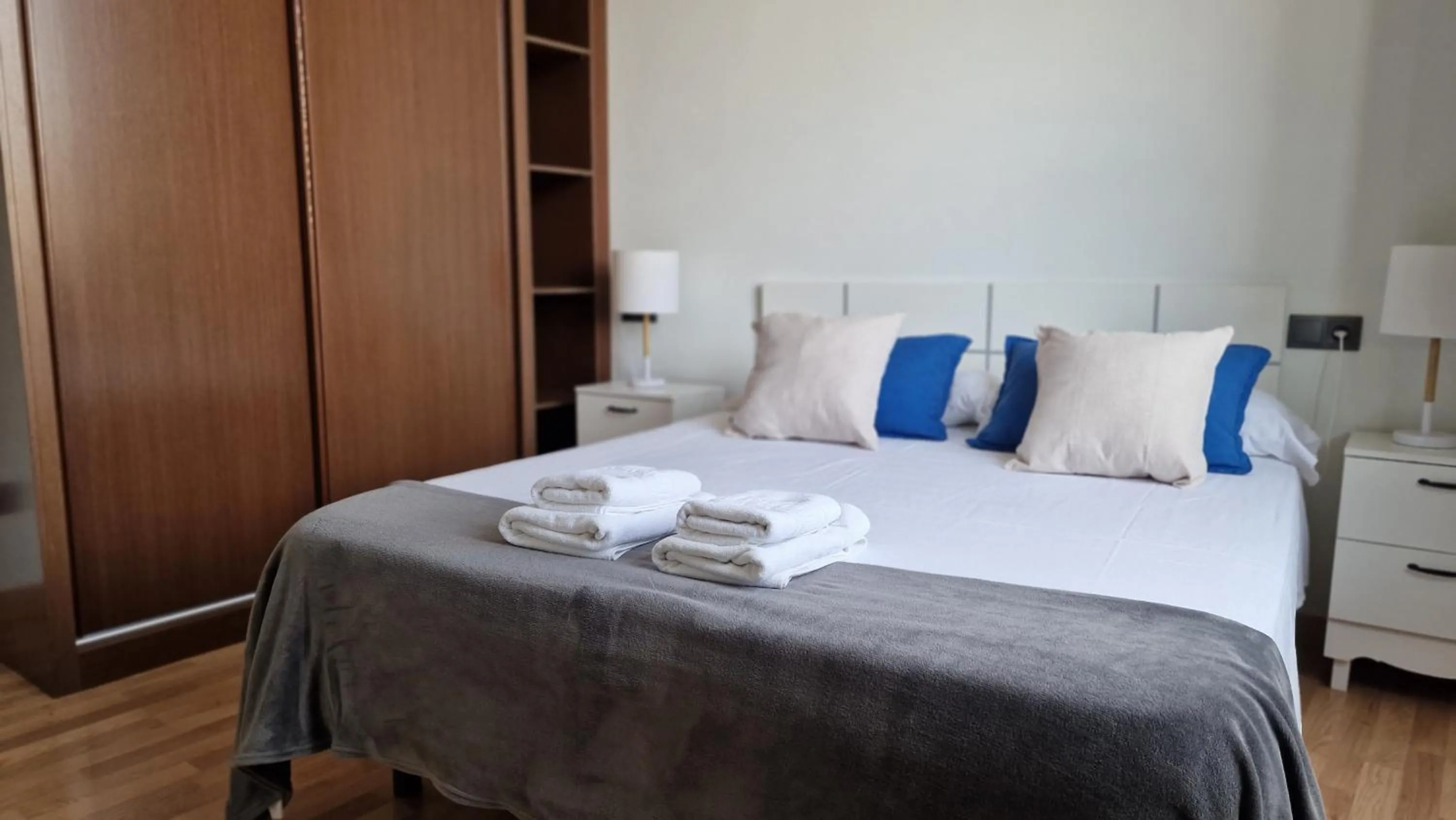 Bedroom, Bed in Imeda Apartamentos Escudo del Carmen 19