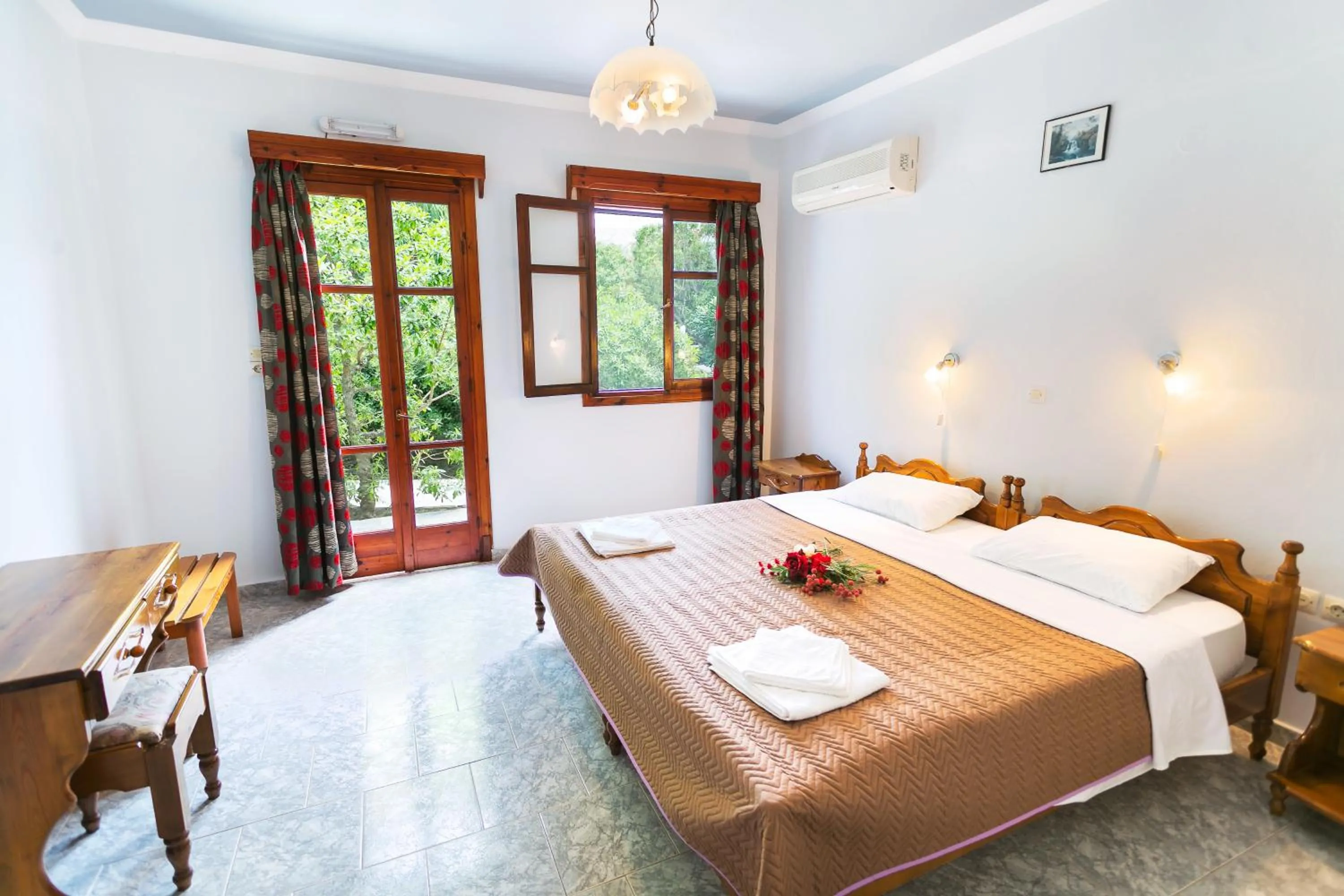 Photo of the whole room, Bed in Saint Nicolas Bungalows
