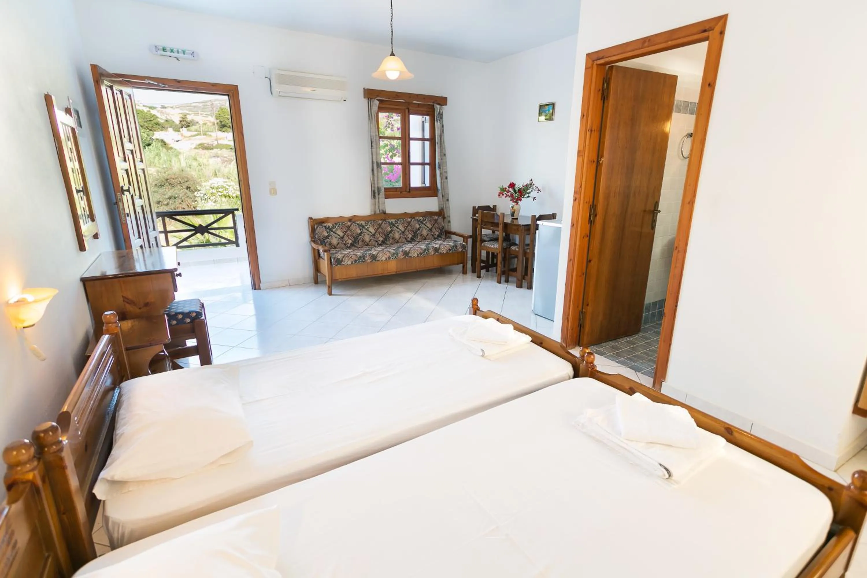 Photo of the whole room, Bed in Saint Nicolas Bungalows